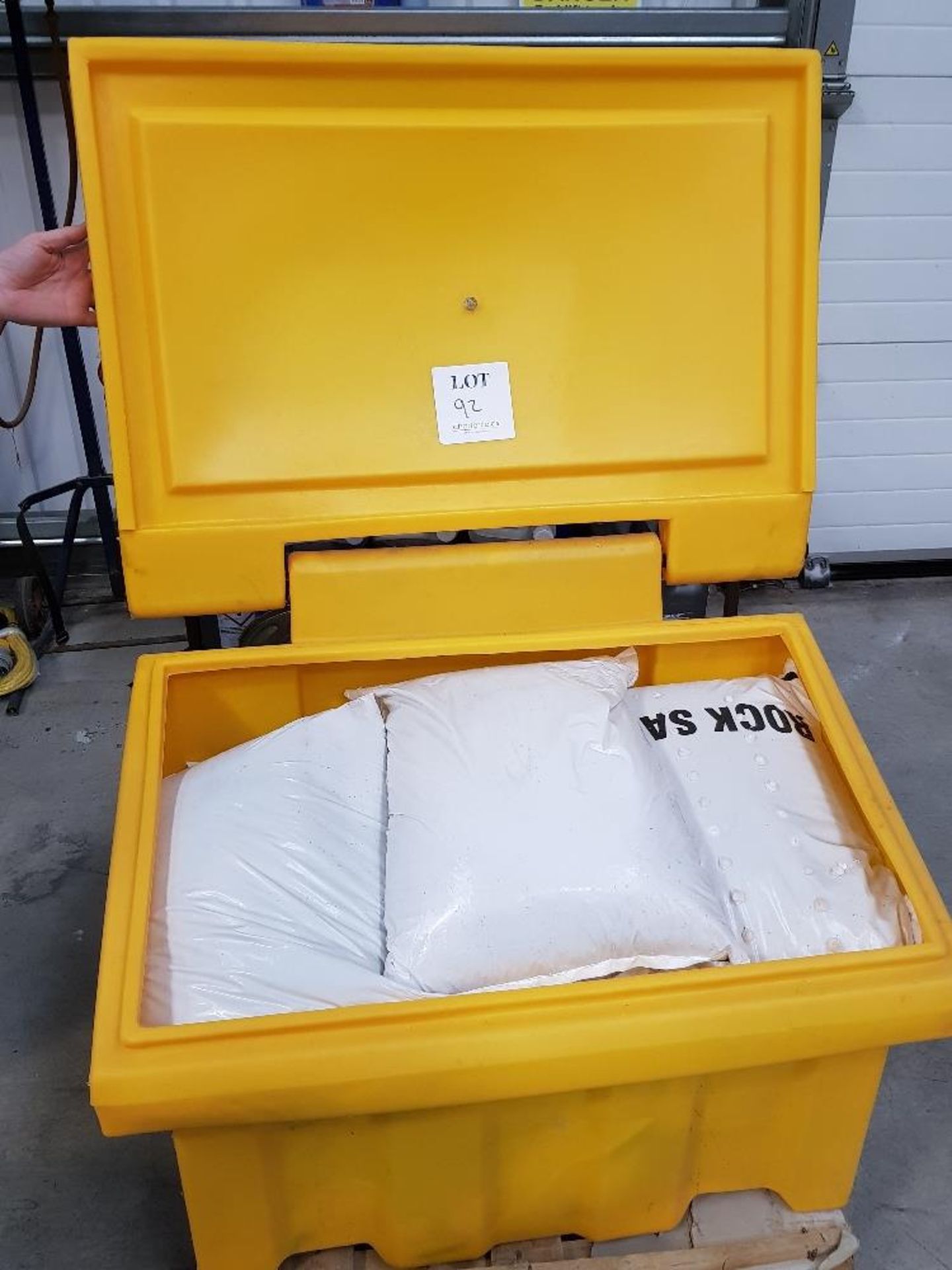 Yellow grit bin comprising bags of rock salt - Image 2 of 3