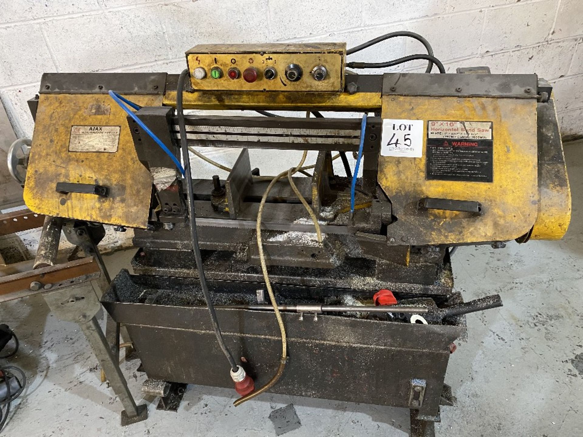 Ajax UE 916A, 9" x 16" metal horizontal bandsaw, Serial No. 8051870, Year of Manufacture 1998 - Image 2 of 2