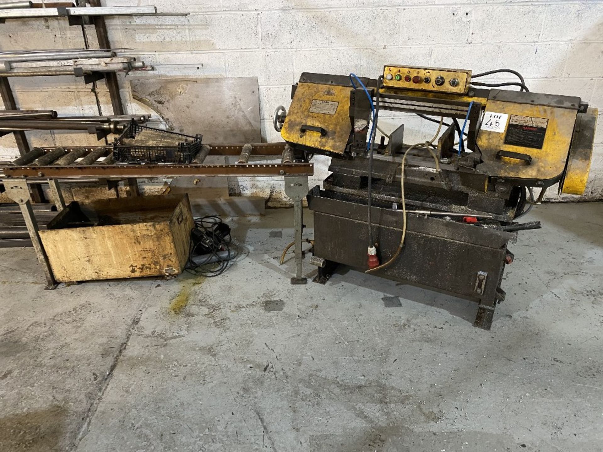 Ajax UE 916A, 9" x 16" metal horizontal bandsaw, Serial No. 8051870, Year of Manufacture 1998