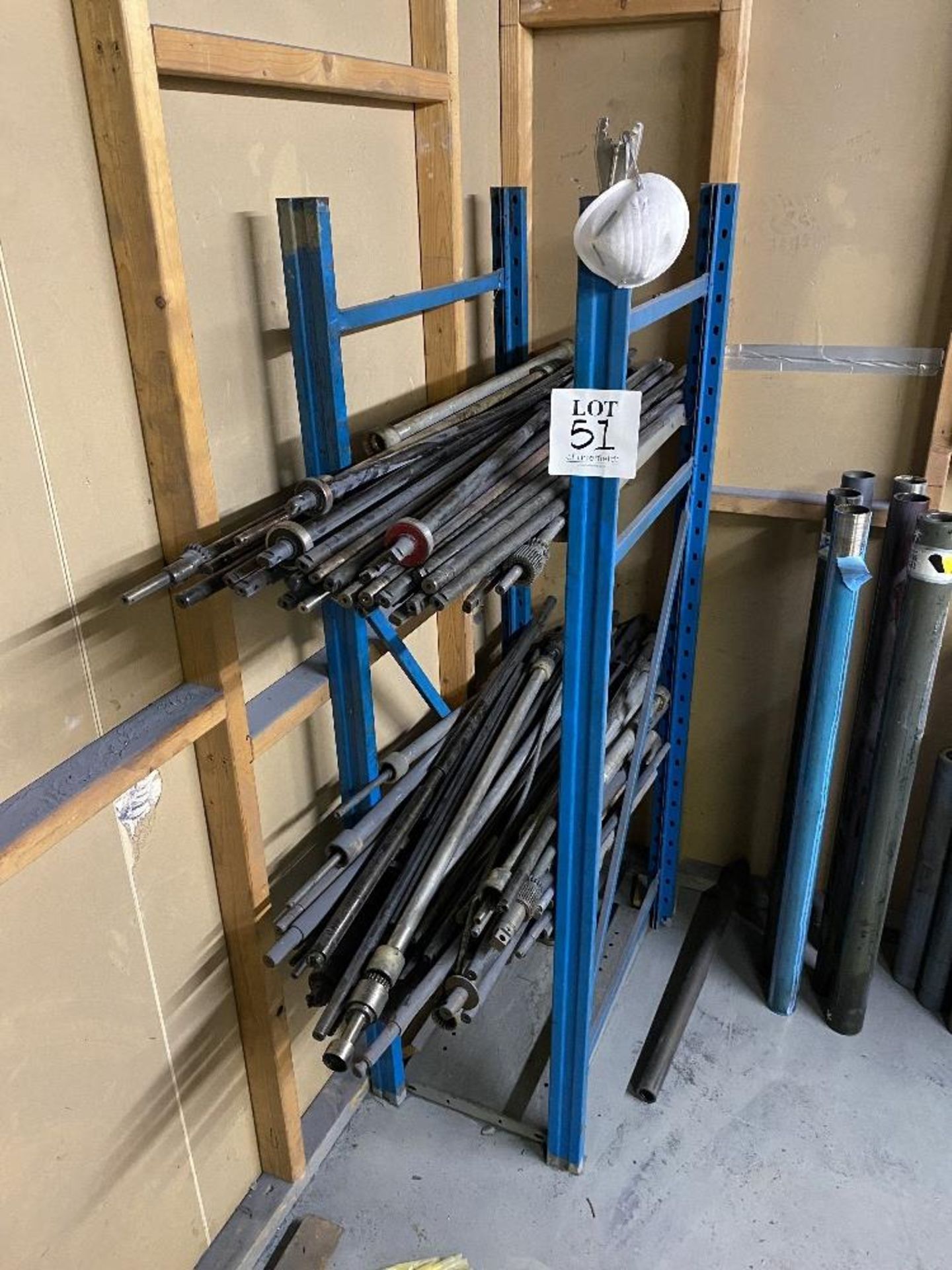 Shelving unit comprising rilsan rollers, internal shafts and running gear