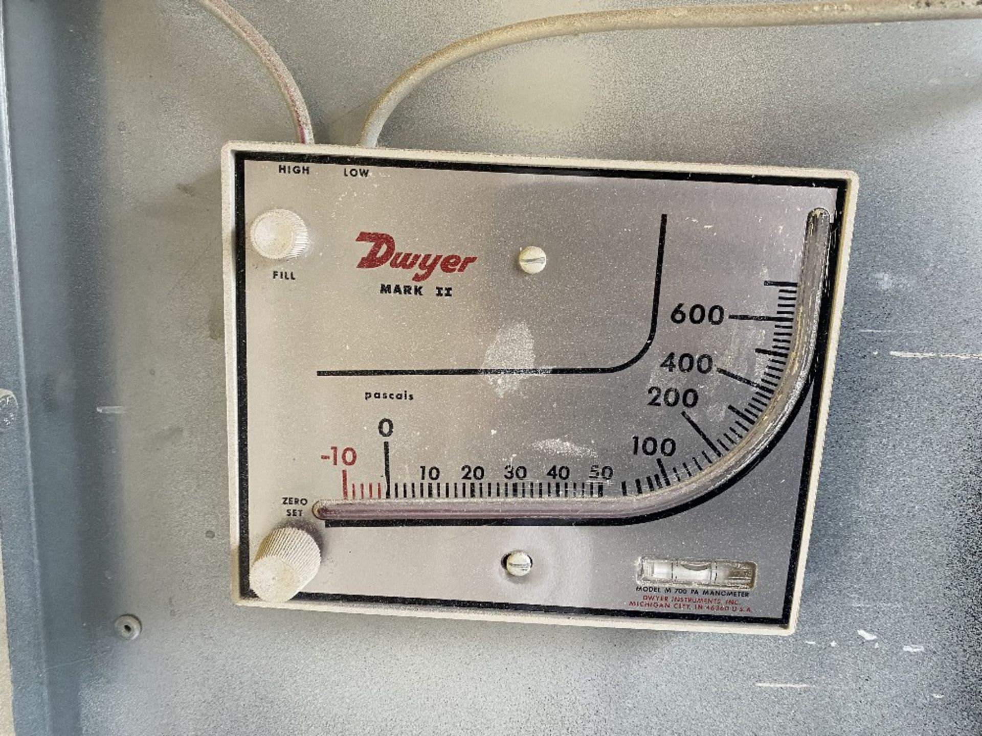 Spray booth with Dwyer Mark II manometer, 310cm width x 220cm deep (METHOD STATEMENT AND RISK - Image 3 of 3