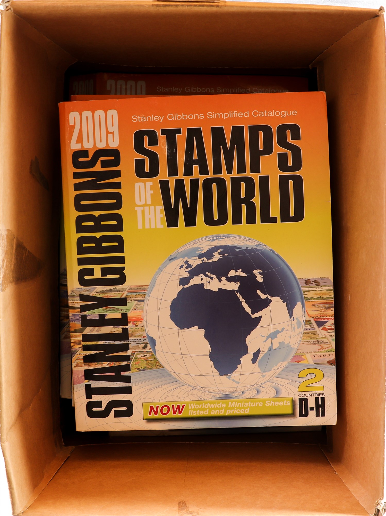 STAMPS OF THE WORLD 2009 complete set of SG catalogues, light use. Retail £224 (5 volumes)