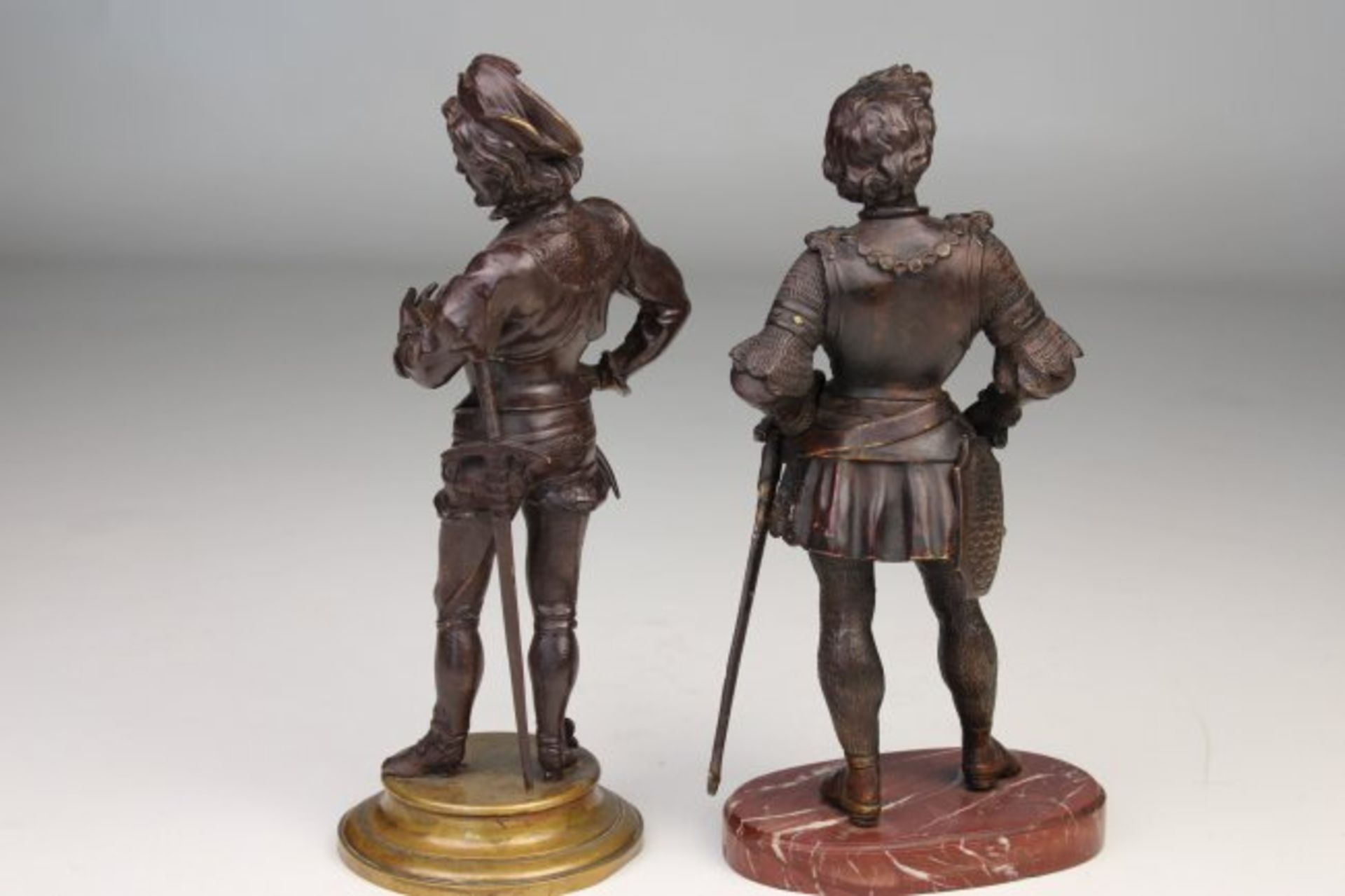 Antique bronze sculptures of two Knights - Image 2 of 2