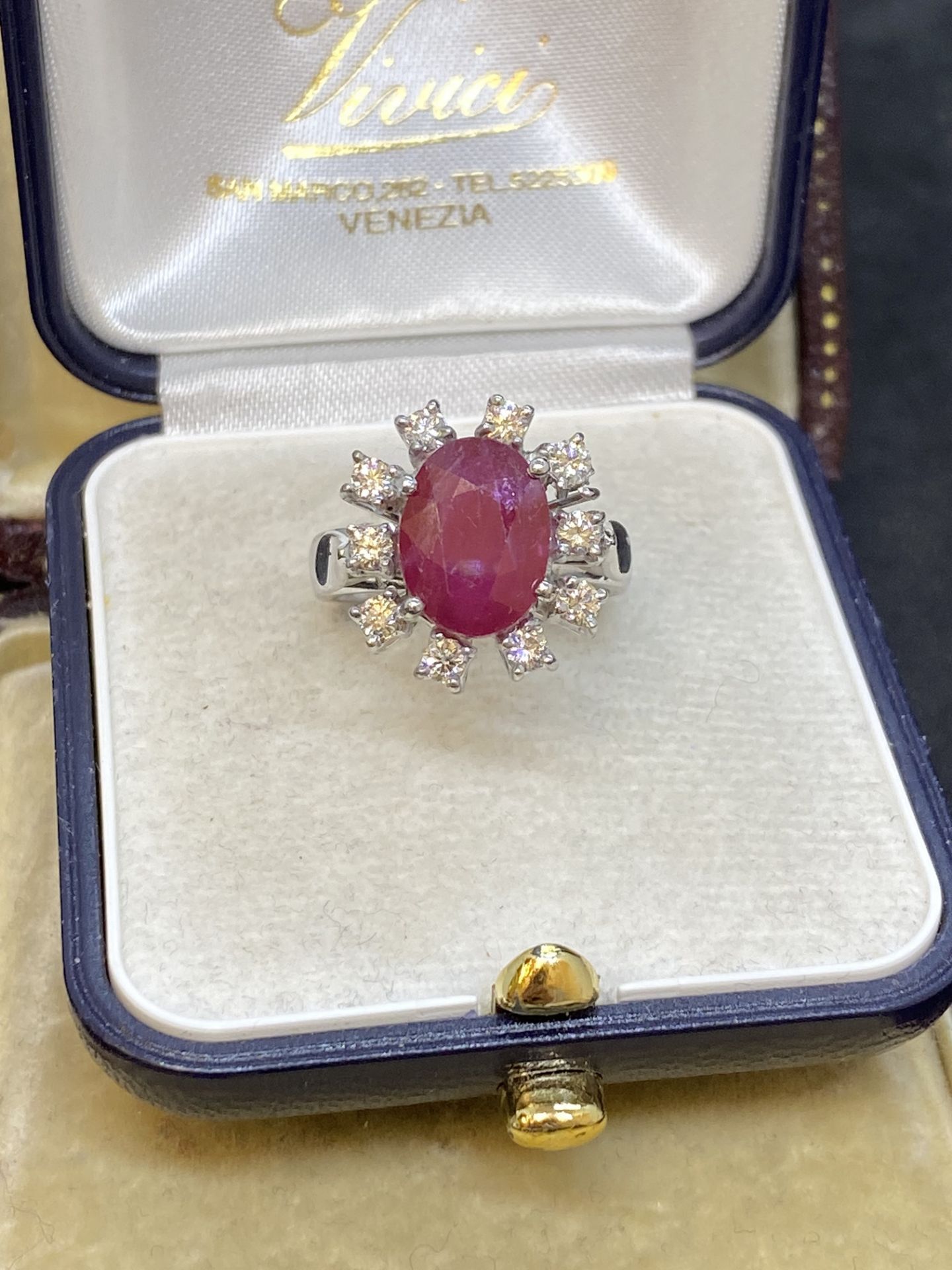 18ct GOLD 4.00ct RUBY & 1.00ct DIAMOND RING G/SI - 9 GRAMS - Image 2 of 6