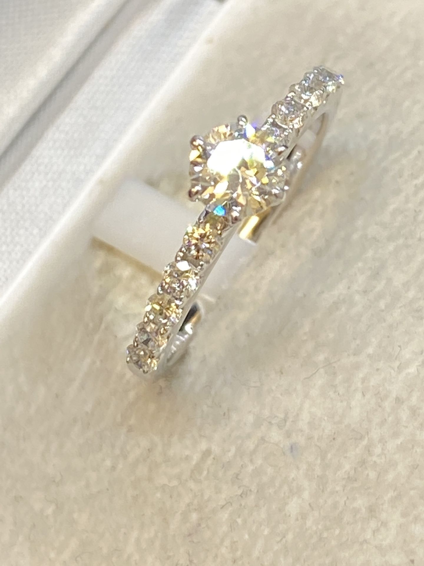 18ct 0.60ct H-VS DIAMOND RING - SIGNED DW