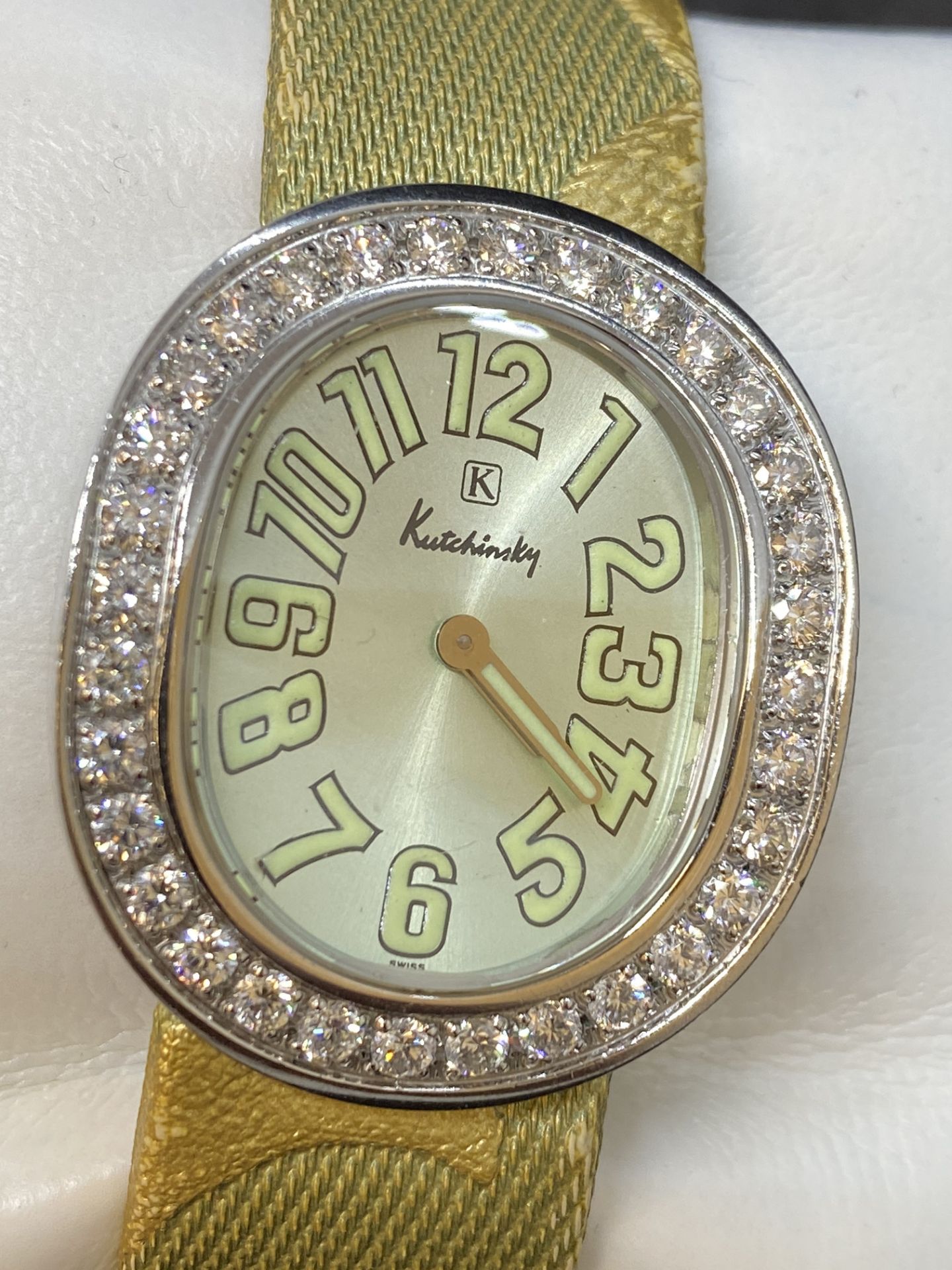 Kutchinsky L'ovale Ladies watch w/Diamonds - Approx 3.00cts diamonds