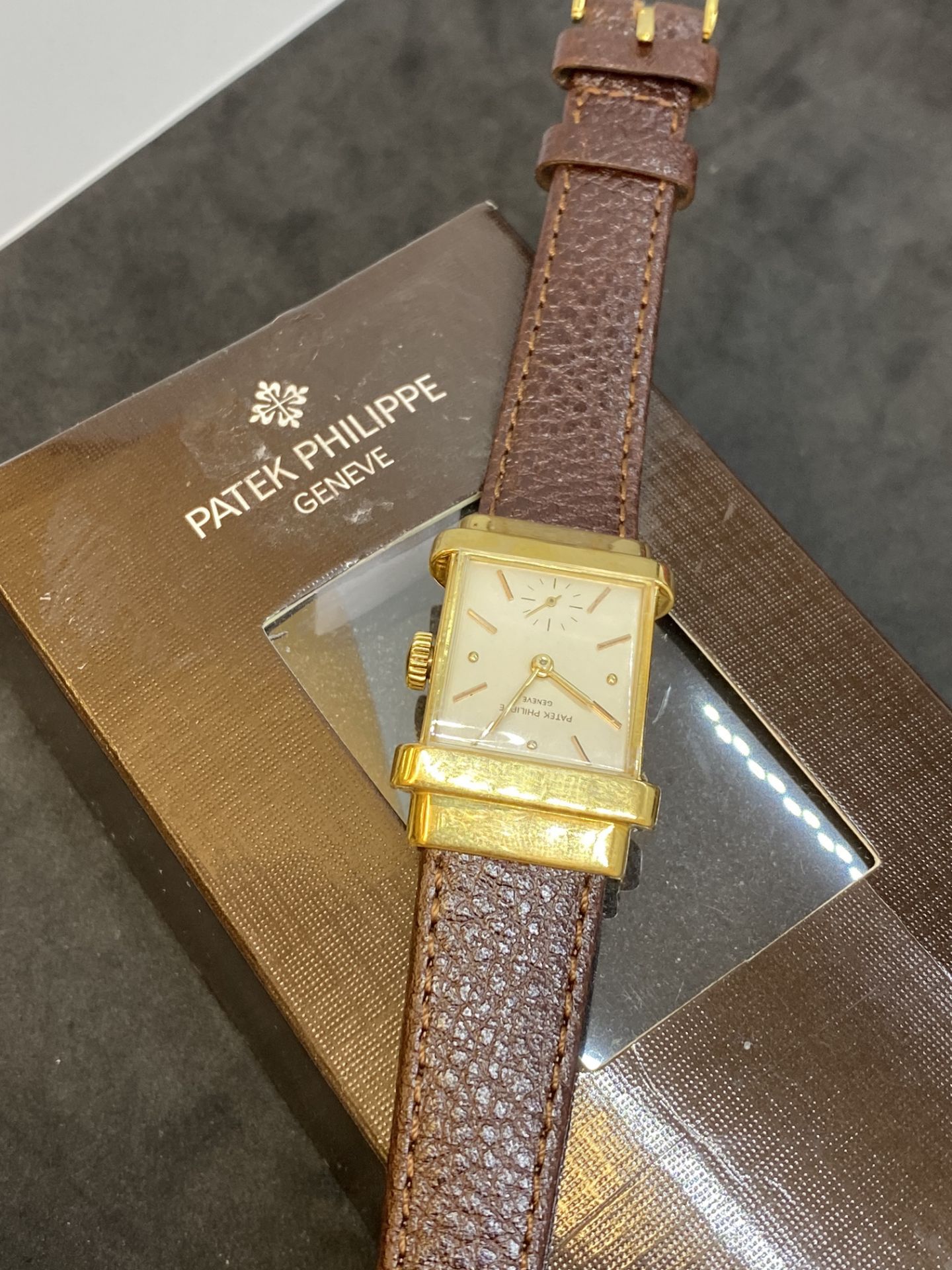 PATEK PHILIPPE 18ct GOLD WATCH WITH PATEK SERVICE BOX