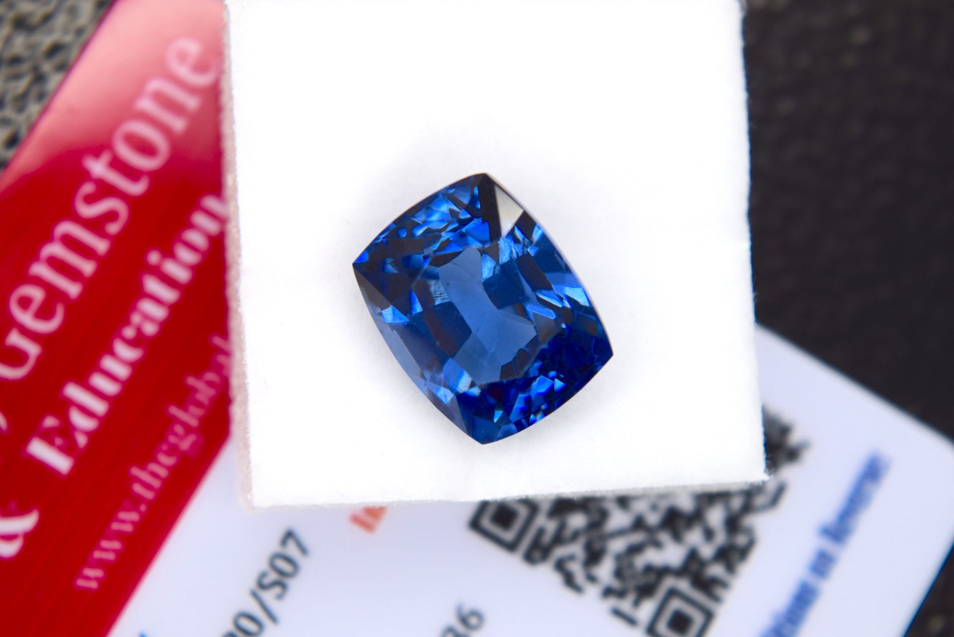 BLUE STONE WITH CARD MARKED SAPPHIRE - Image 3 of 3