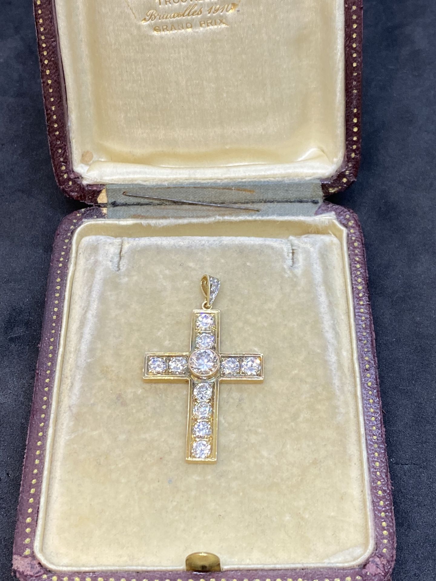 18ct GOLD 3.25ct APPROX DIAMOND CROSS PENDANT - Image 5 of 10