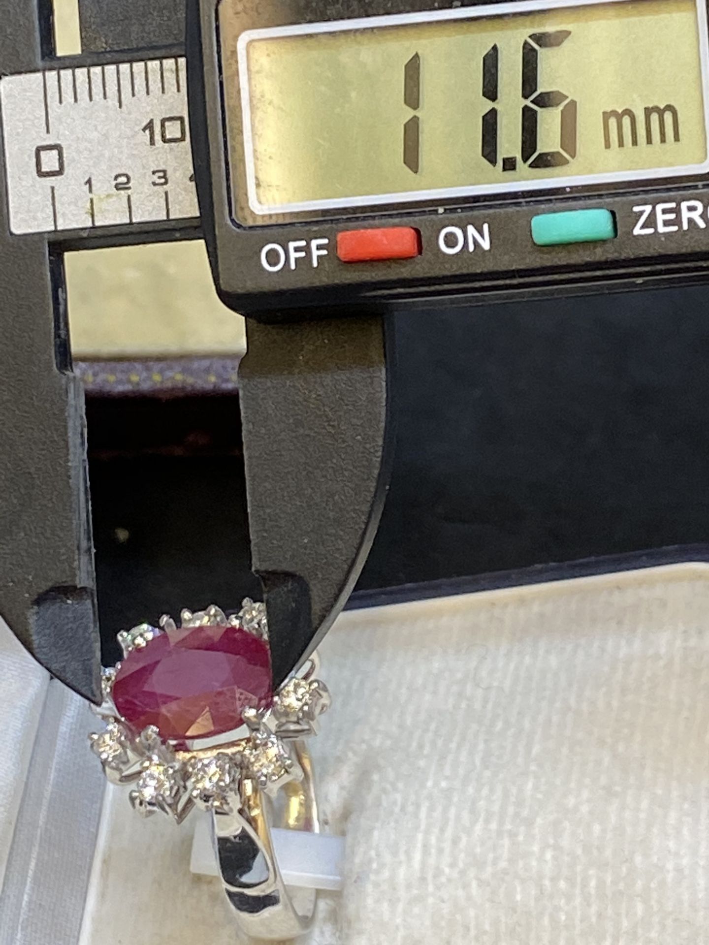 18ct GOLD 4.00ct RUBY & 1.00ct DIAMOND RING G/SI - 9 GRAMS - Image 6 of 6