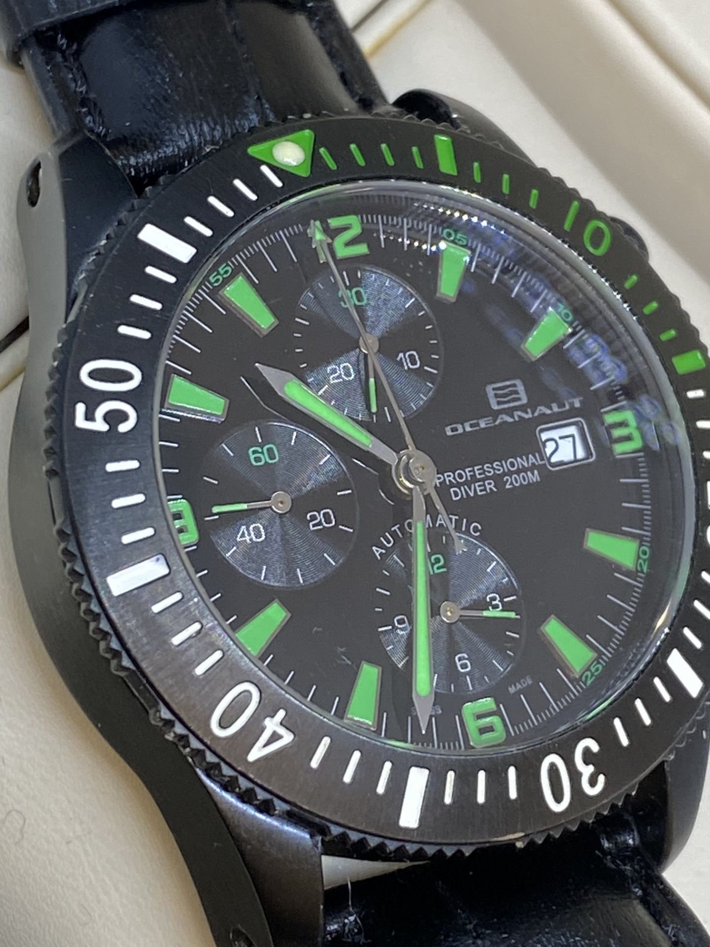 OCEANAUT PROFFESIONAL DIVER 200M AUTOMATIC WATCH - Image 4 of 10