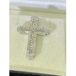 2.08ct DIAMOND CROSS SET IN WHITE GOLD - APPROX 5.03 GRAMS