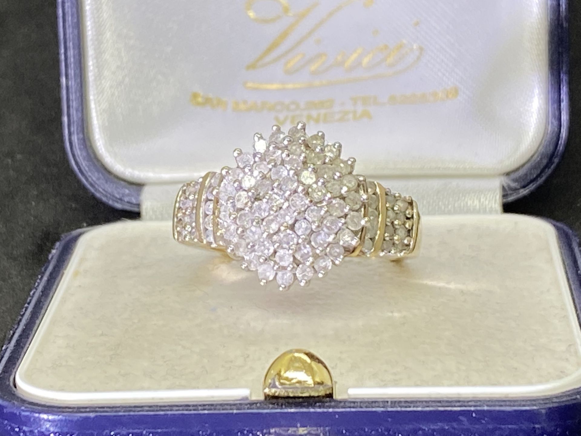 9ct YELLOW GOLD DIAMOND CLUSTER RING - APPROX SIZE N & 1/2 - Image 2 of 4