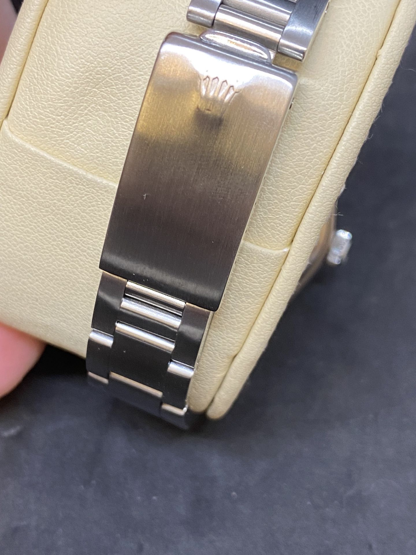 STAINLESS STEEL ROLEX OYSTER PERPETUAL DATE WATCH - Image 7 of 11
