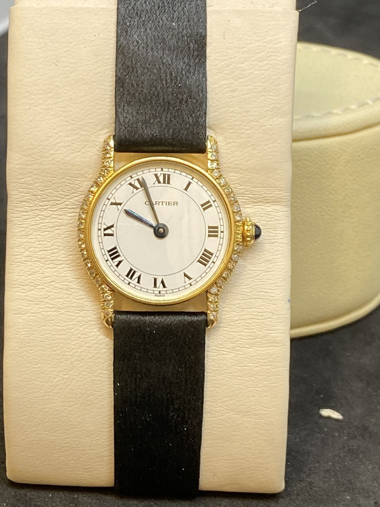 18ct GOLD DIAMOND SET CARTIER WATCH - Image 4 of 11