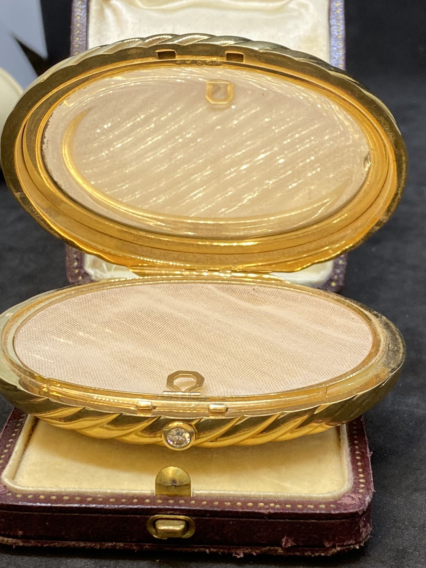 18ct GOLD BVLGARI COMPACT WITH 0.32ct DIAMOND - 143 GRAMS - Image 3 of 10