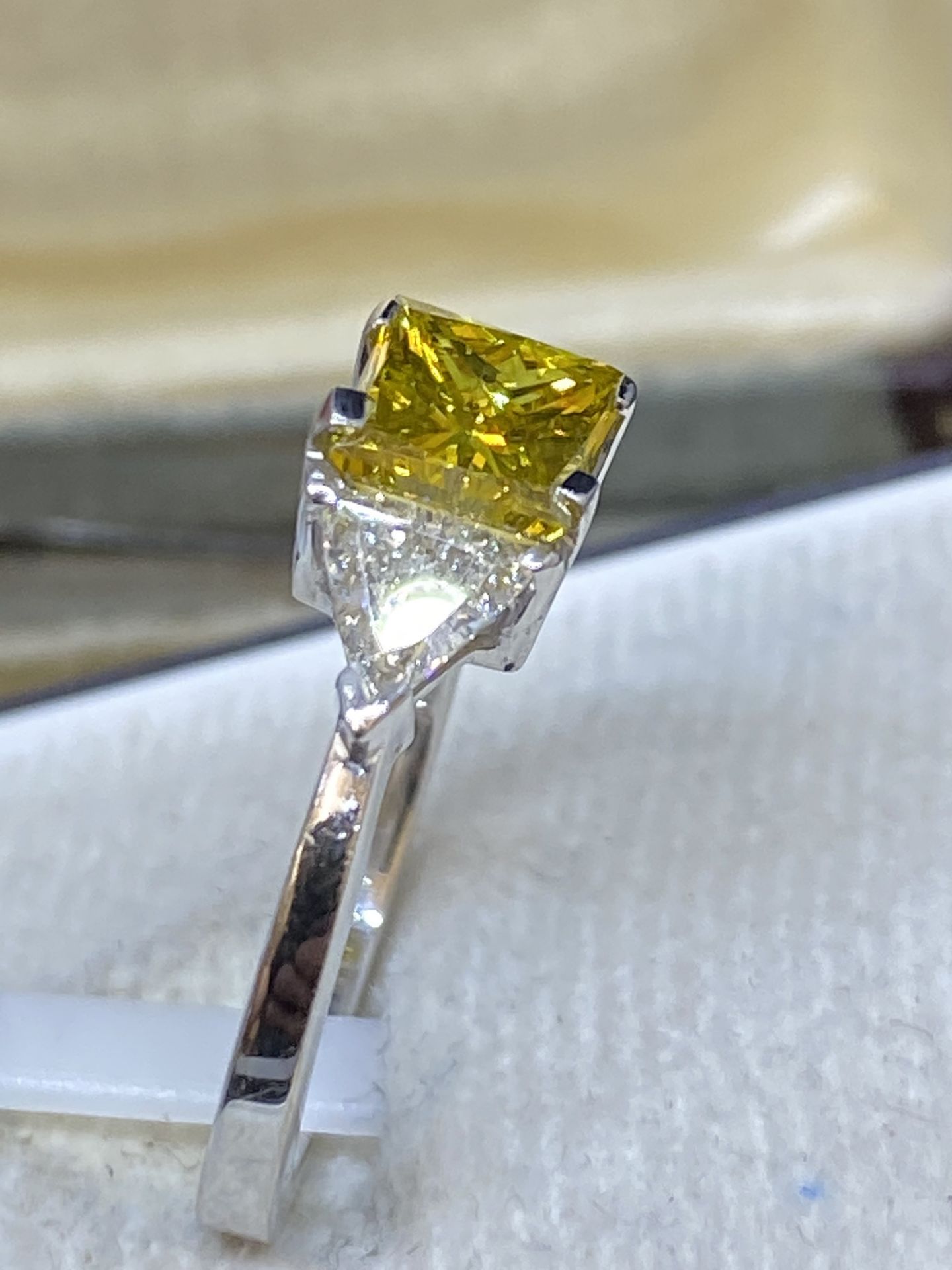 18ct GOLD YELLOW & WHITE DIAMOND RING 1.90ct TOTAL DIAMOND WEIGHT - Image 6 of 12
