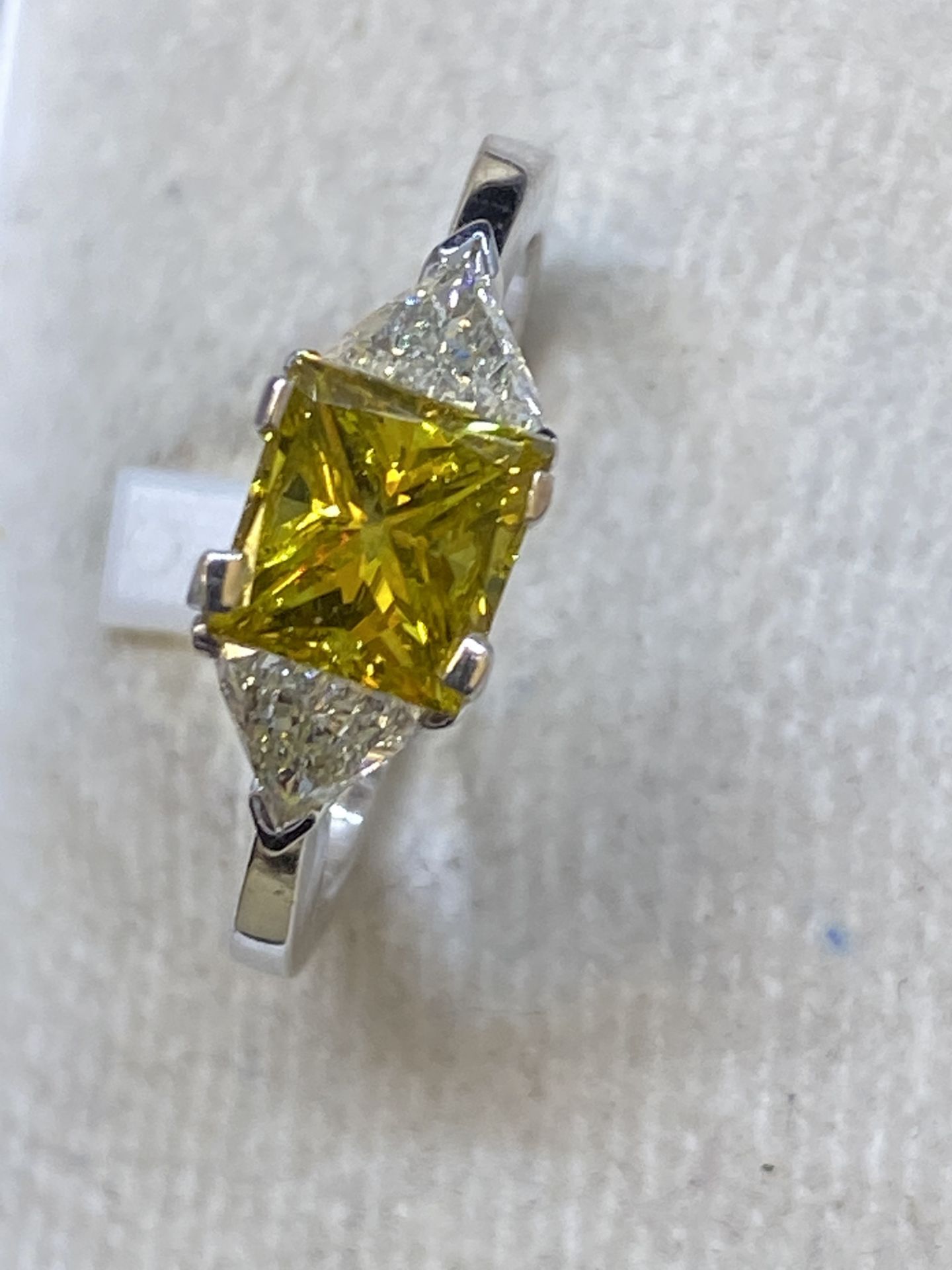 18ct GOLD YELLOW & WHITE DIAMOND RING 1.90ct TOTAL DIAMOND WEIGHT - Image 10 of 12