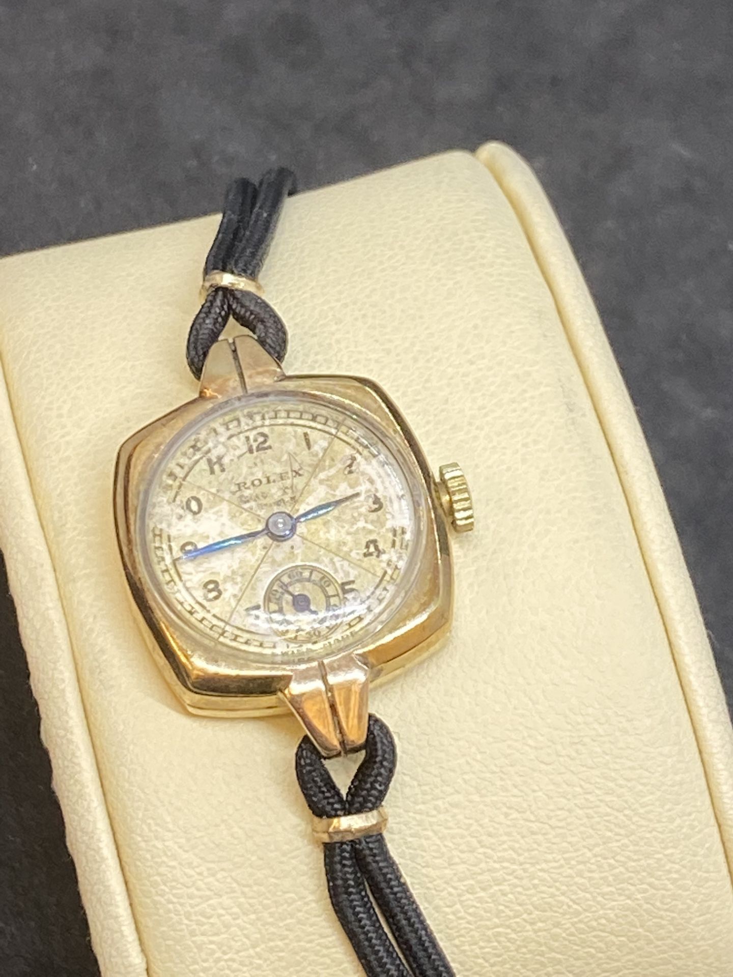 LADIES VINTAGE 9ct GOLD WATCH