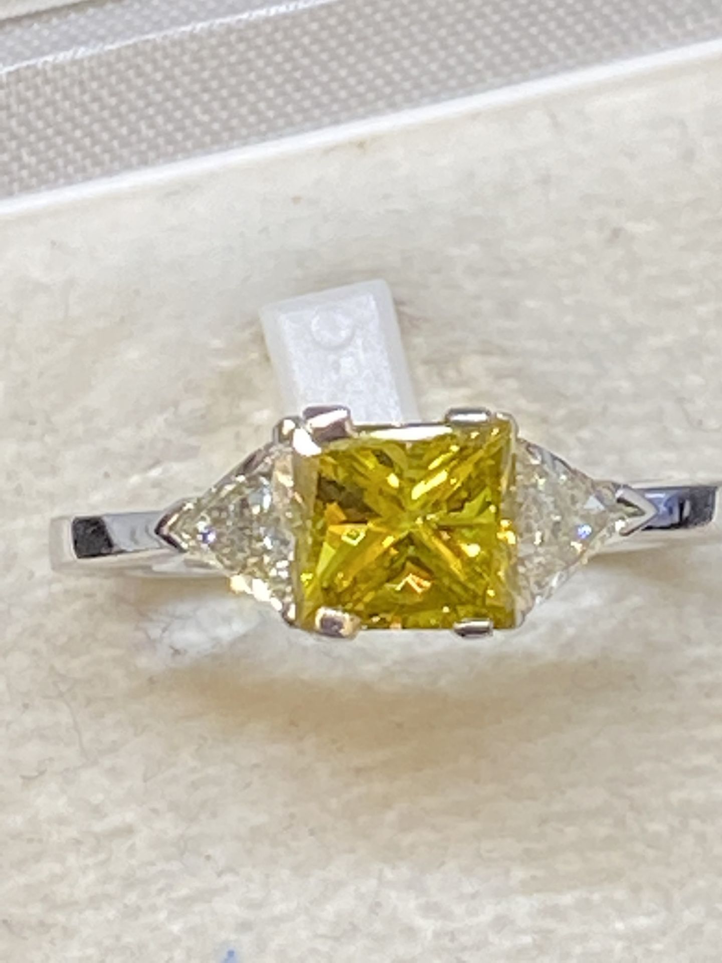 18ct GOLD YELLOW & WHITE DIAMOND RING 1.90ct TOTAL DIAMOND WEIGHT