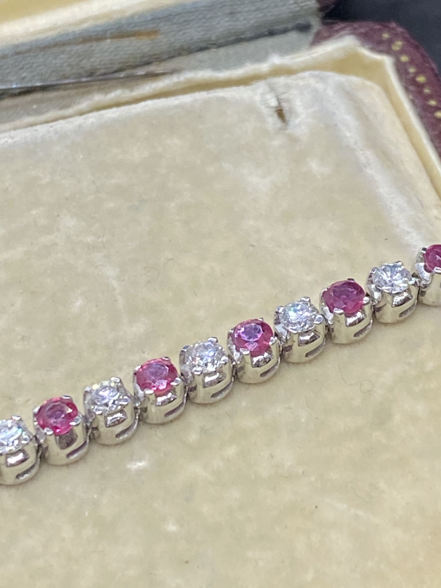 18ct WHITE GOLD 2.00ct RUBY & 2.00ct DIAMOND TENNIS BRACELET - Image 7 of 7