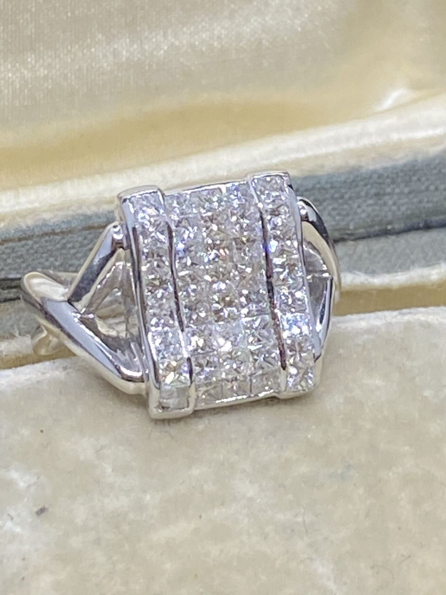 18ct WHITE GOLD 1.00ct PRINCESS CUT DIAMOND SET RING