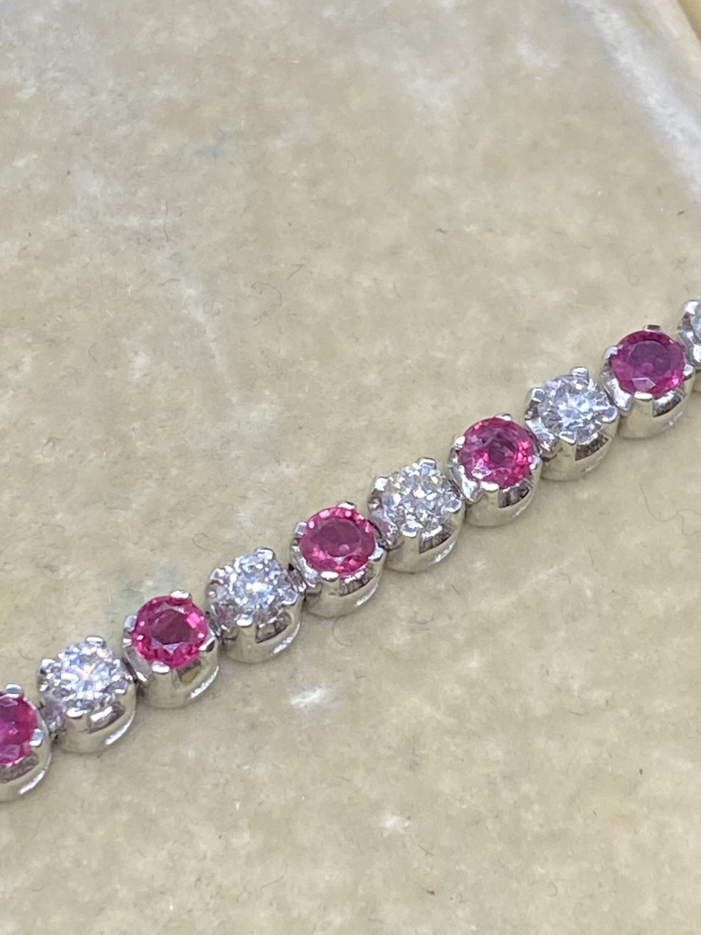 18ct WHITE GOLD 2.00ct RUBY & 2.00ct DIAMOND TENNIS BRACELET - Image 3 of 7