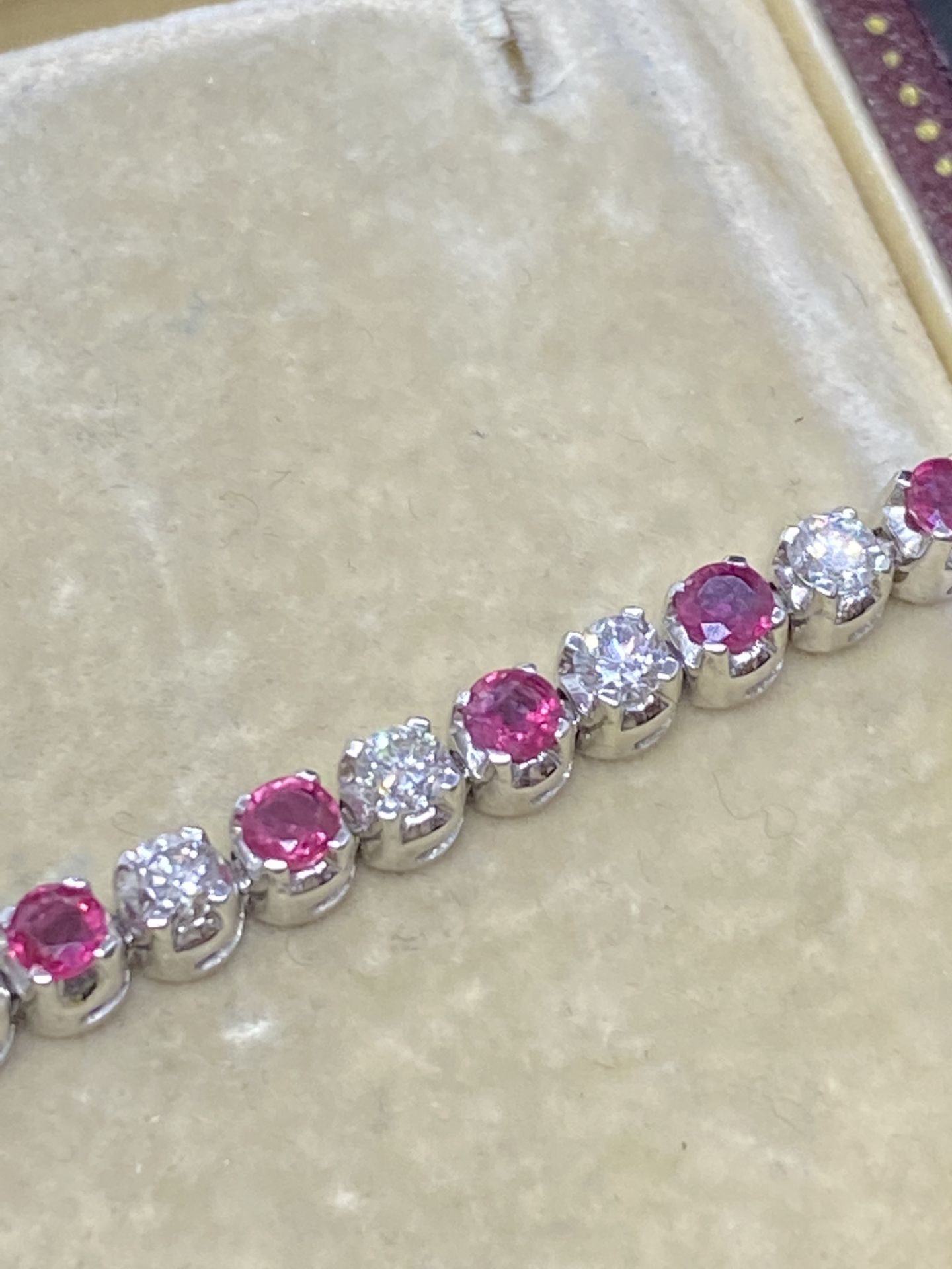 18ct WHITE GOLD 2.00ct RUBY & 2.00ct DIAMOND TENNIS BRACELET - Image 5 of 7