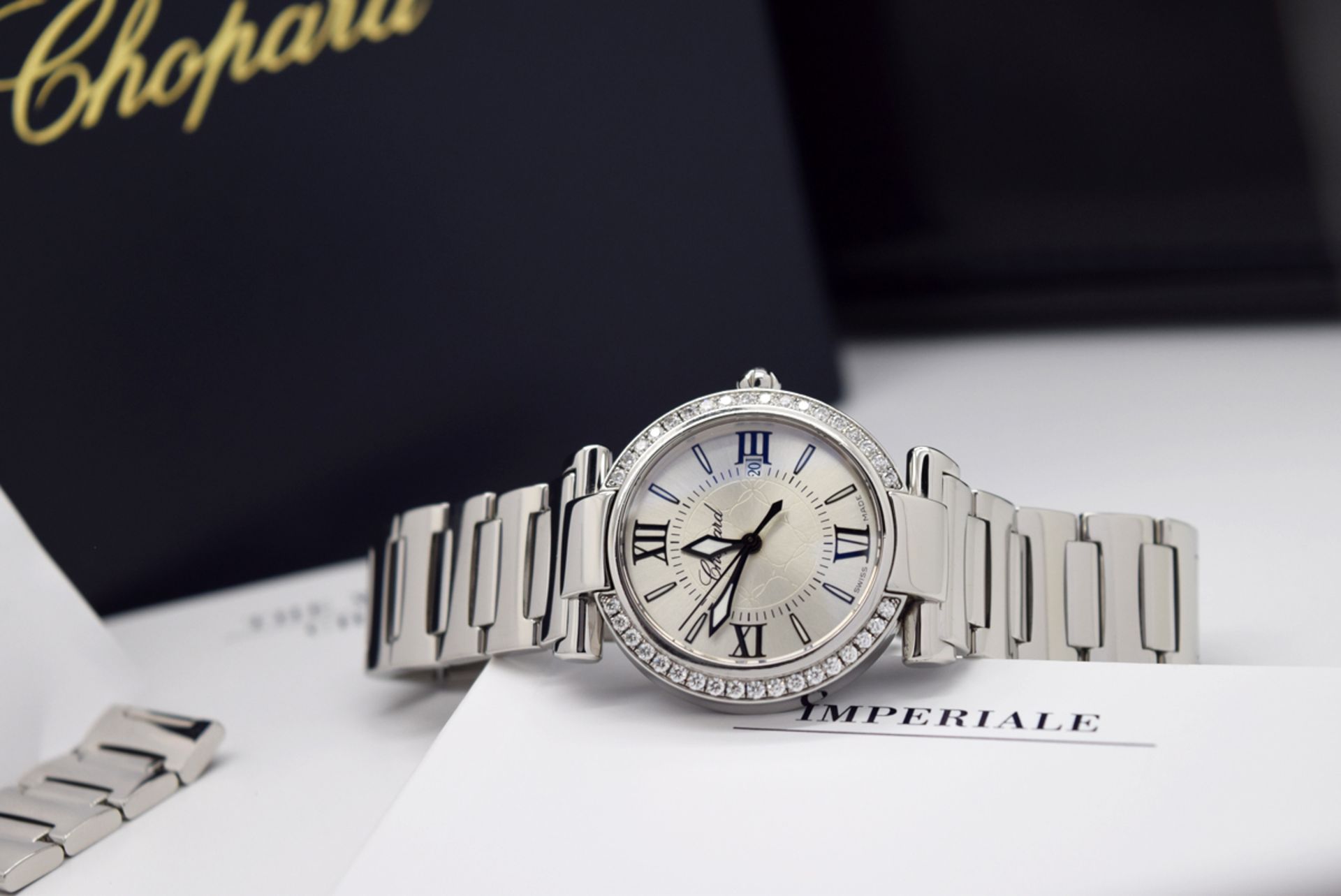 Chopard Diamond Imperiale 28mm - Ref. 388541-3004 (Diamond Bezel) - Image 9 of 12