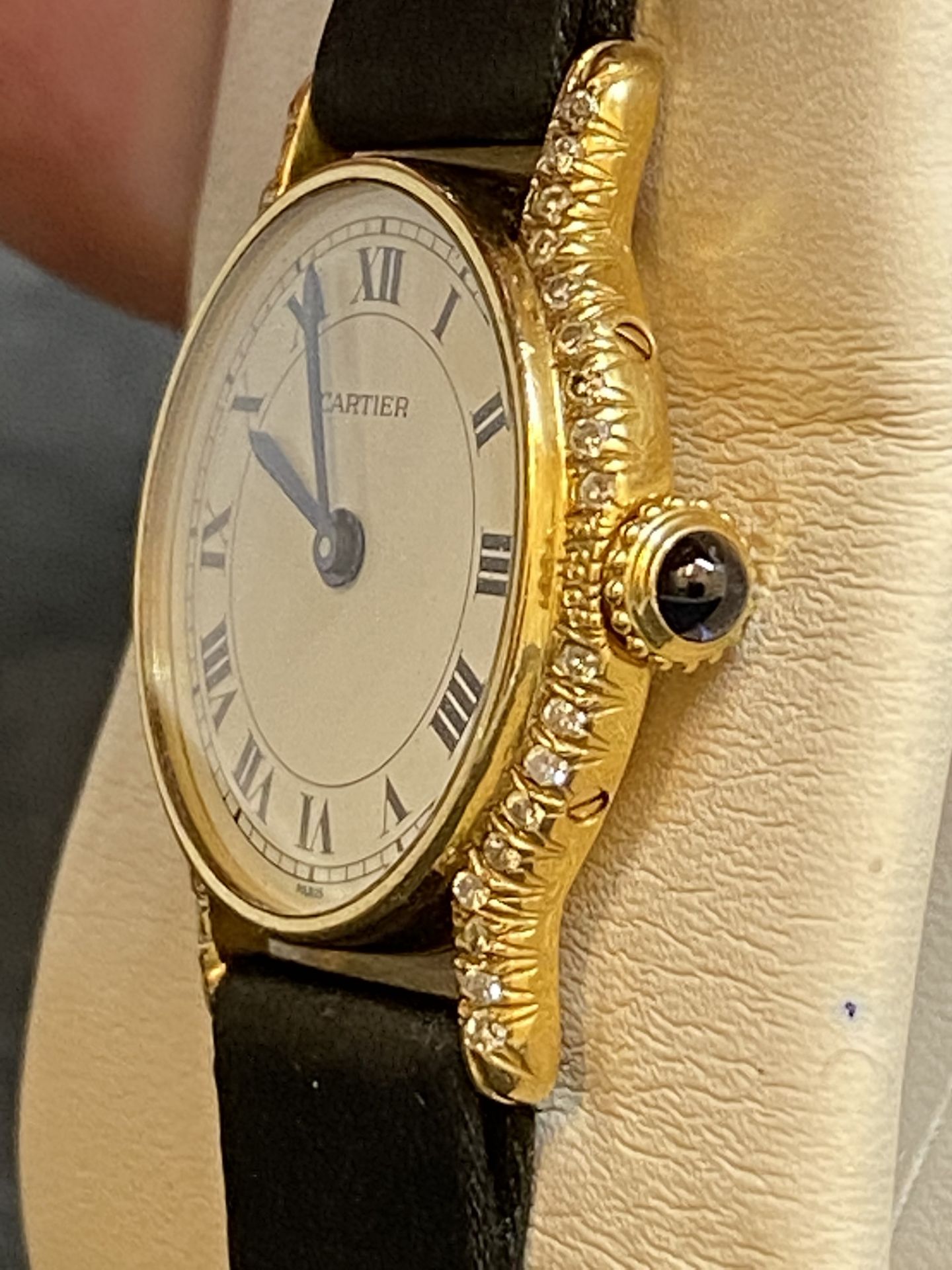 18ct GOLD DIAMOND SET CARTIER WATCH - Image 6 of 11