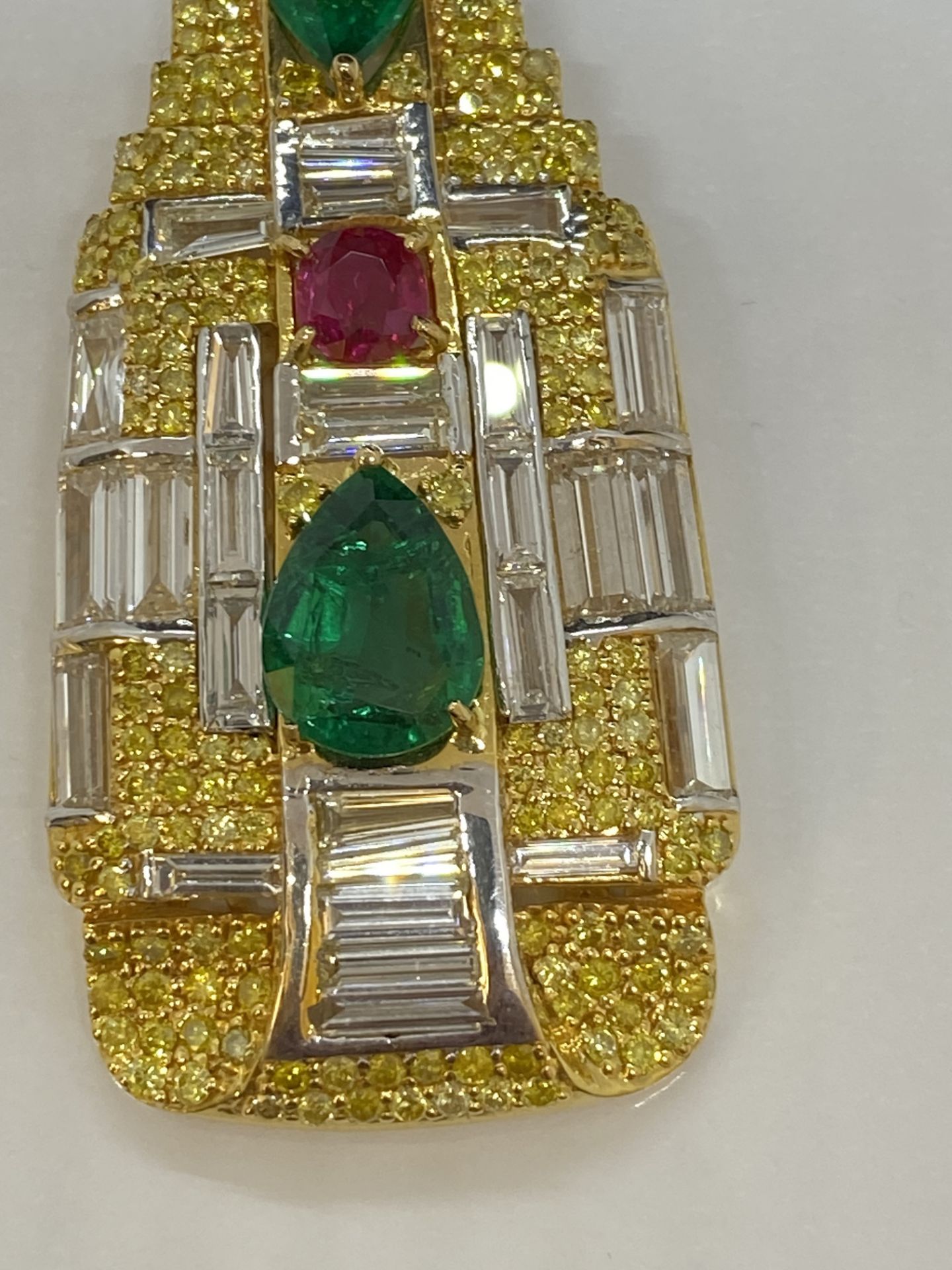 FINE DIAMOND, EMERALD & RUBY PENDANT WITH W.G.I £100,000 VALUATION - 30.9 GRAMS ** MUST SEE ** - Image 17 of 25