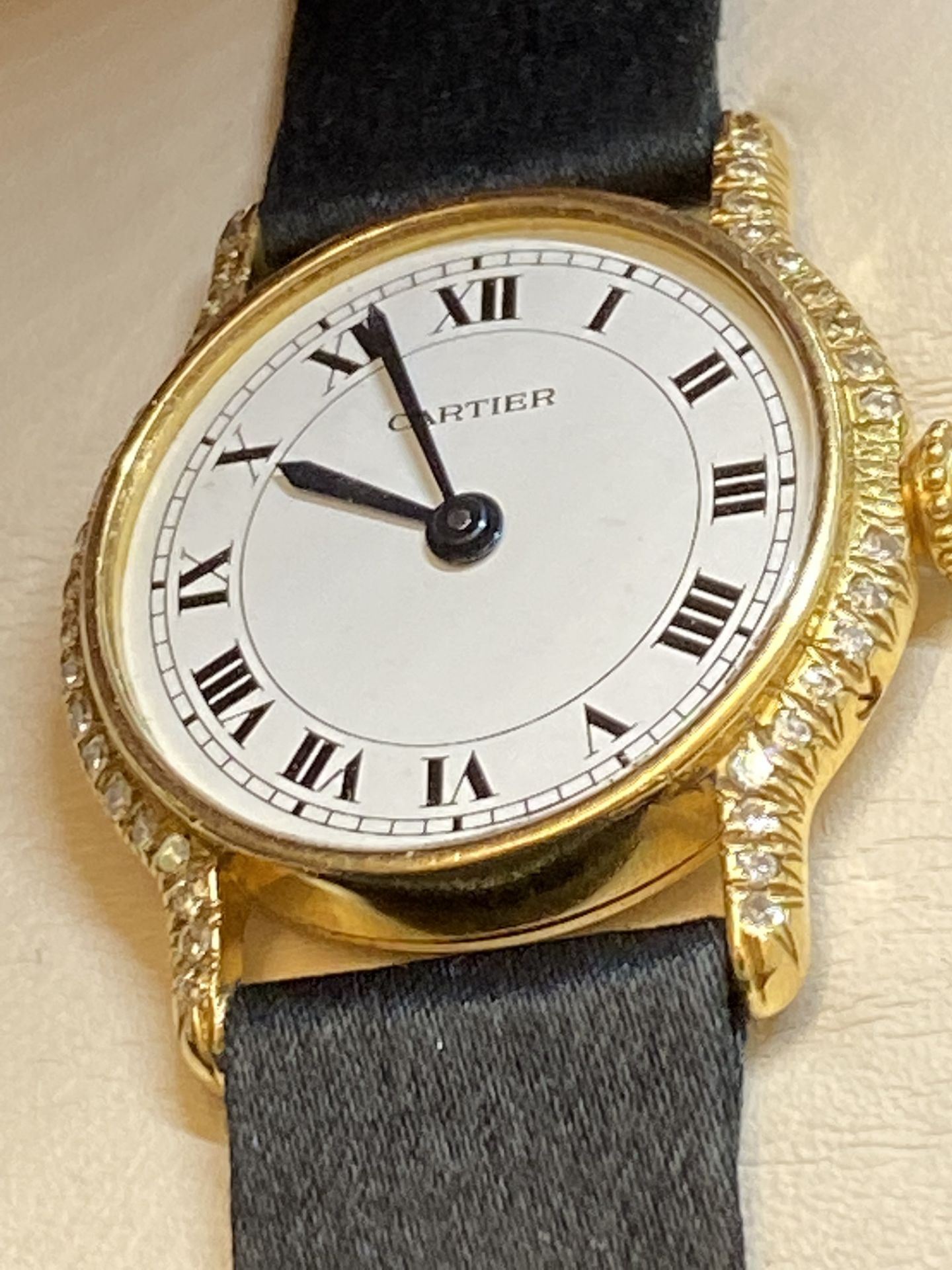 18ct GOLD DIAMOND SET CARTIER WATCH - Image 3 of 11