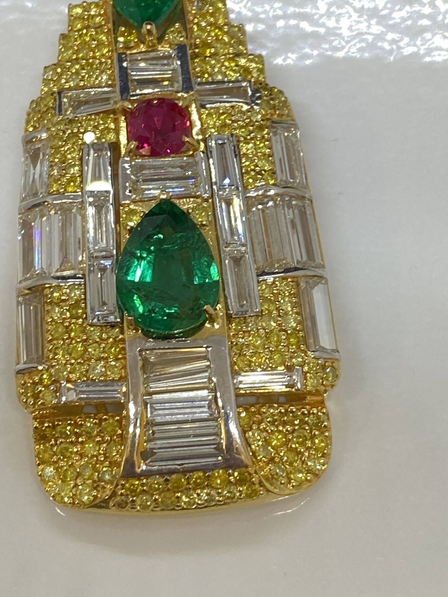 FINE DIAMOND, EMERALD & RUBY PENDANT WITH W.G.I £100,000 VALUATION - 30.9 GRAMS ** MUST SEE ** - Image 18 of 25