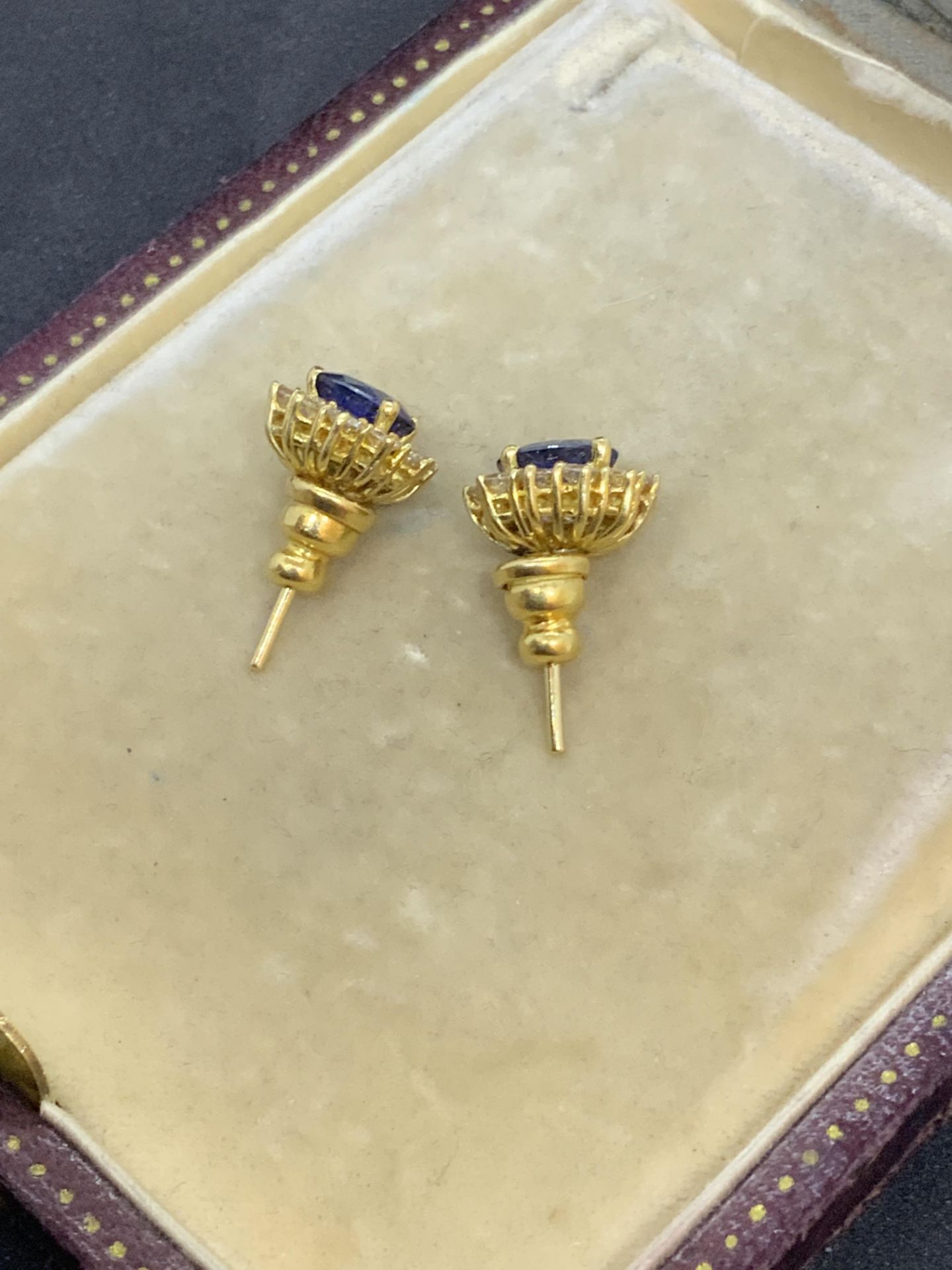 18ct GOLD 1.00ct H-VS DIAMONDS & 0.60ct BLUE SAPPHIRE EARRINGS - Image 2 of 4