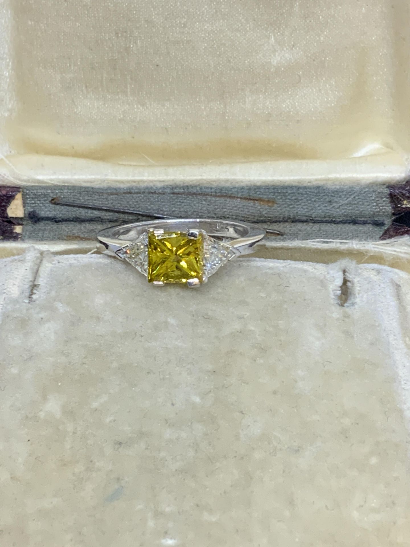 18ct GOLD 2.80ct tdw YELLOW & WHITE DIAMOND RING