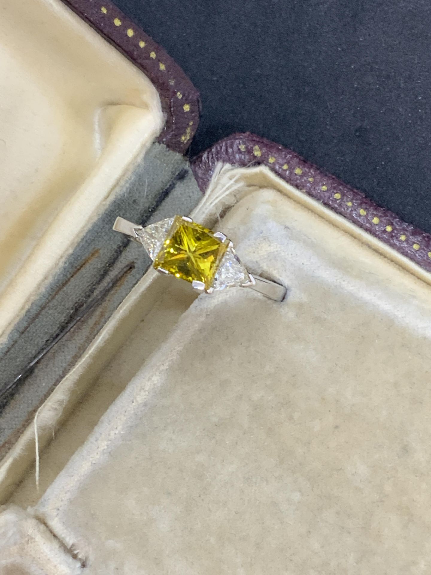 18ct GOLD 2.80ct tdw YELLOW & WHITE DIAMOND RING - Image 5 of 7