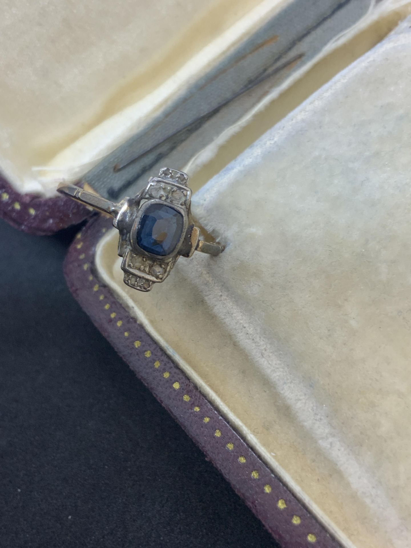 ANTIQUE SAPPHIRE & DIAMOND RING SET IN GOLD - Image 6 of 7