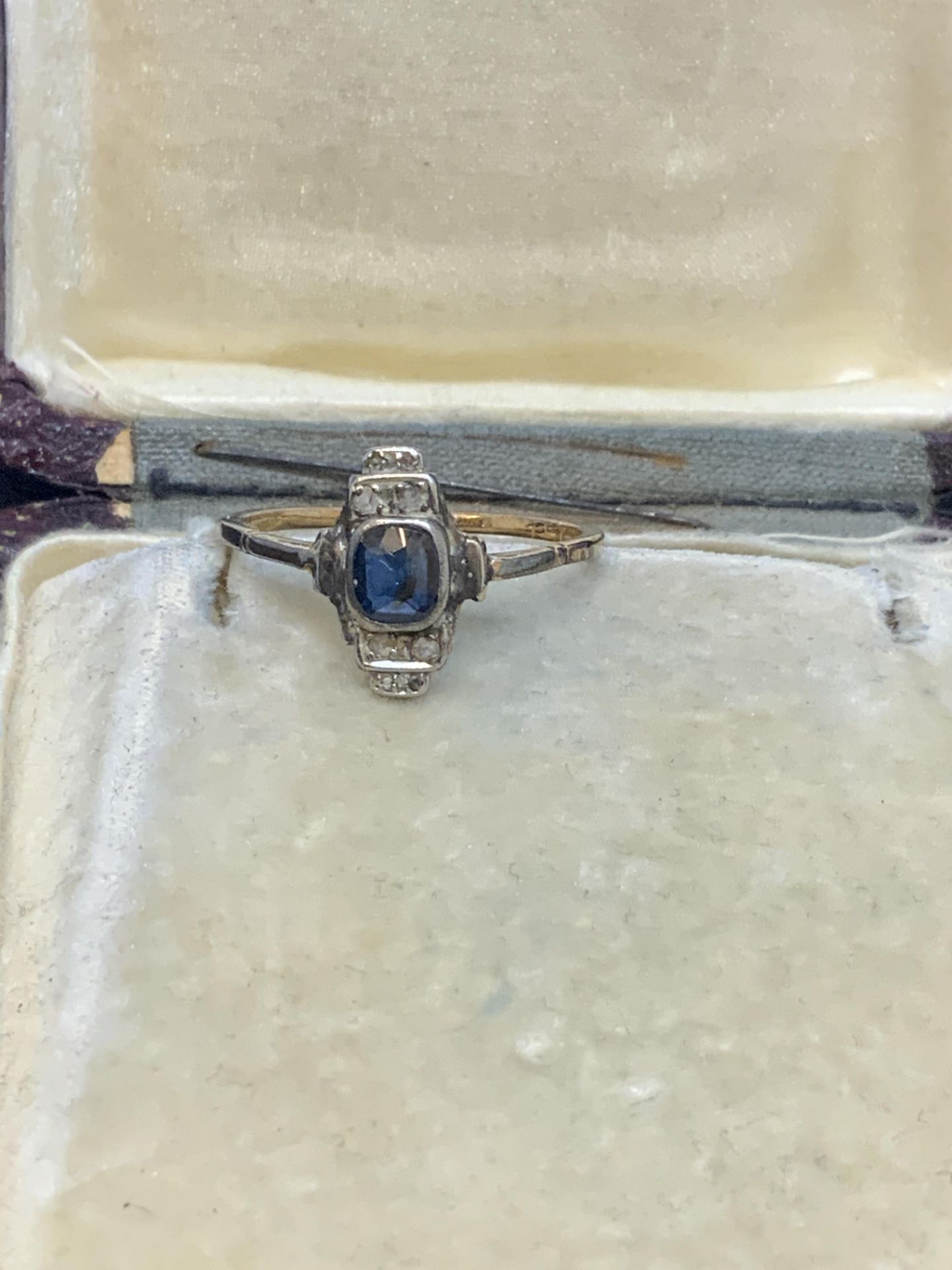 ANTIQUE SAPPHIRE & DIAMOND RING SET IN GOLD - Image 2 of 7