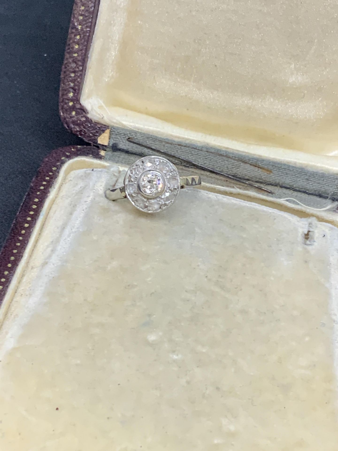 ANTIQUE WHITE GOLD DIAMOND SET RING