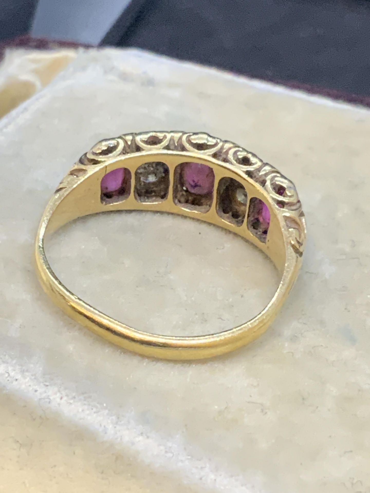 ANTIQUE 18ct GOLD RUBY & DIAMOND SET RING - Image 9 of 9