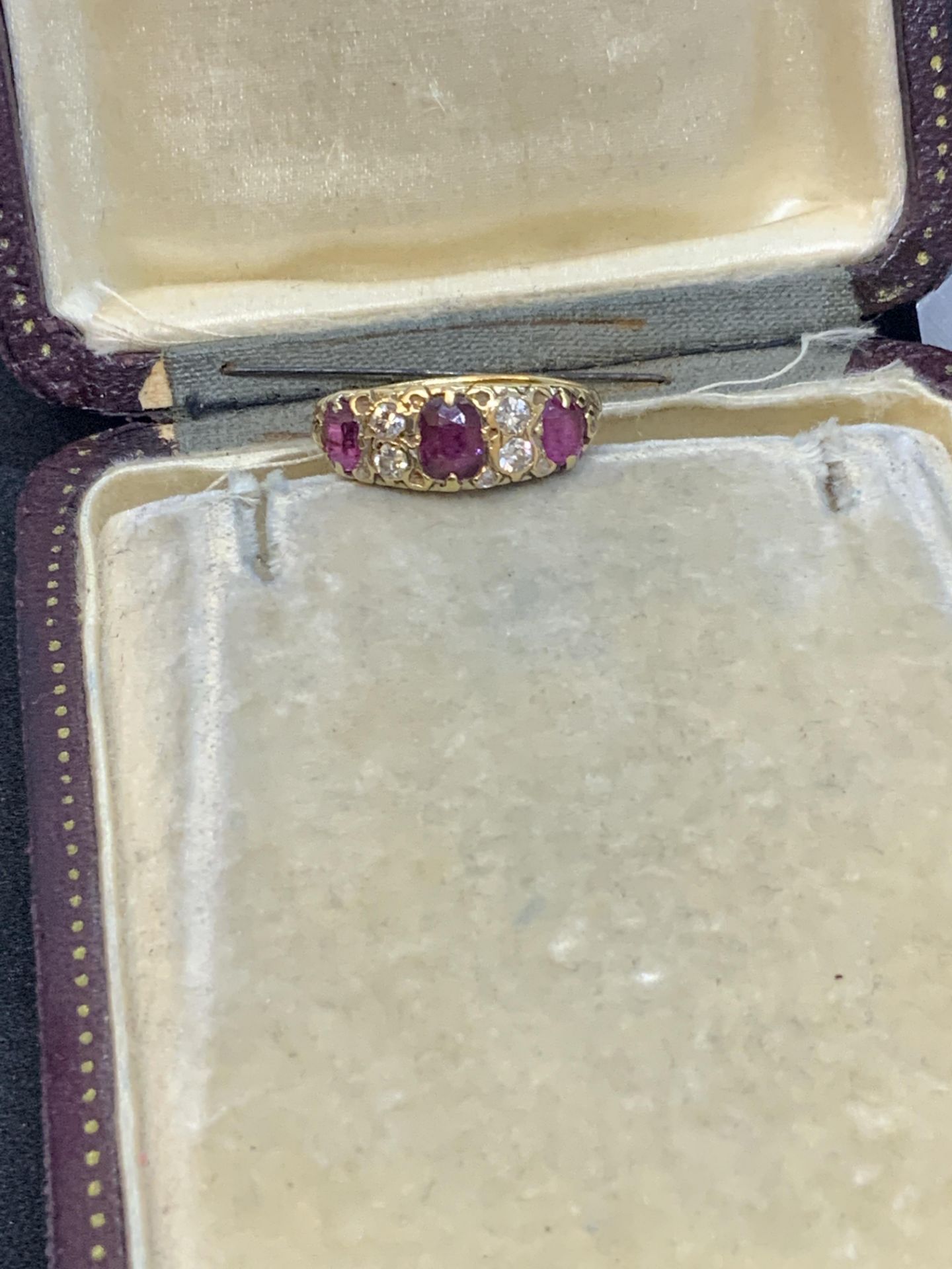 ANTIQUE 18ct GOLD RUBY & DIAMOND SET RING - Image 4 of 9
