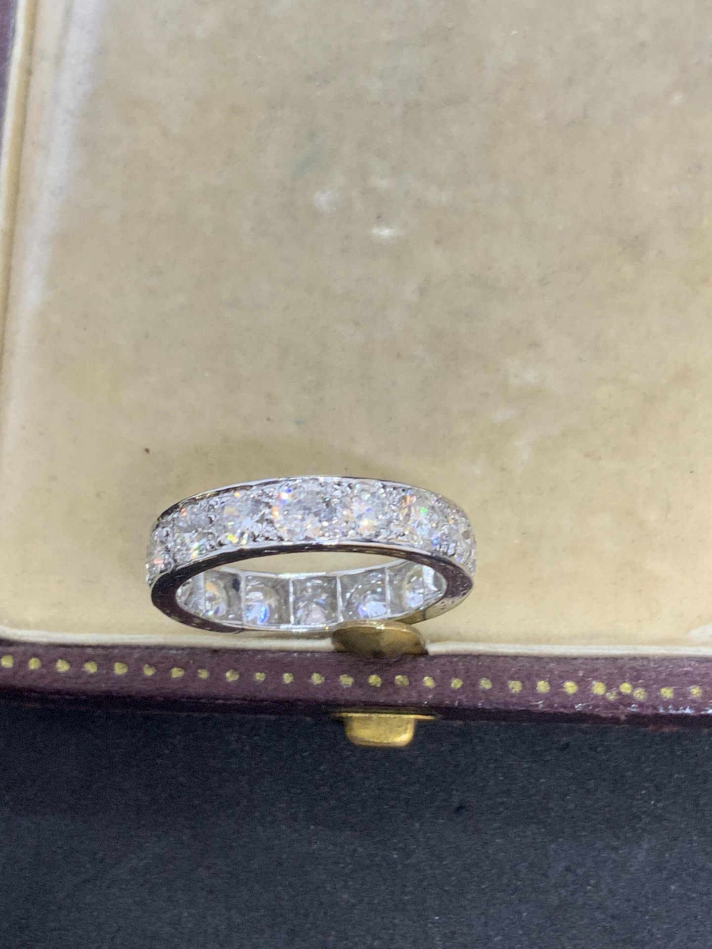 FINE VINTAGE 5.00ct APPROX DIAMOND FULL ETERNITY RING G/H COLOUR & VS-SI DIAMONDS - Image 7 of 10