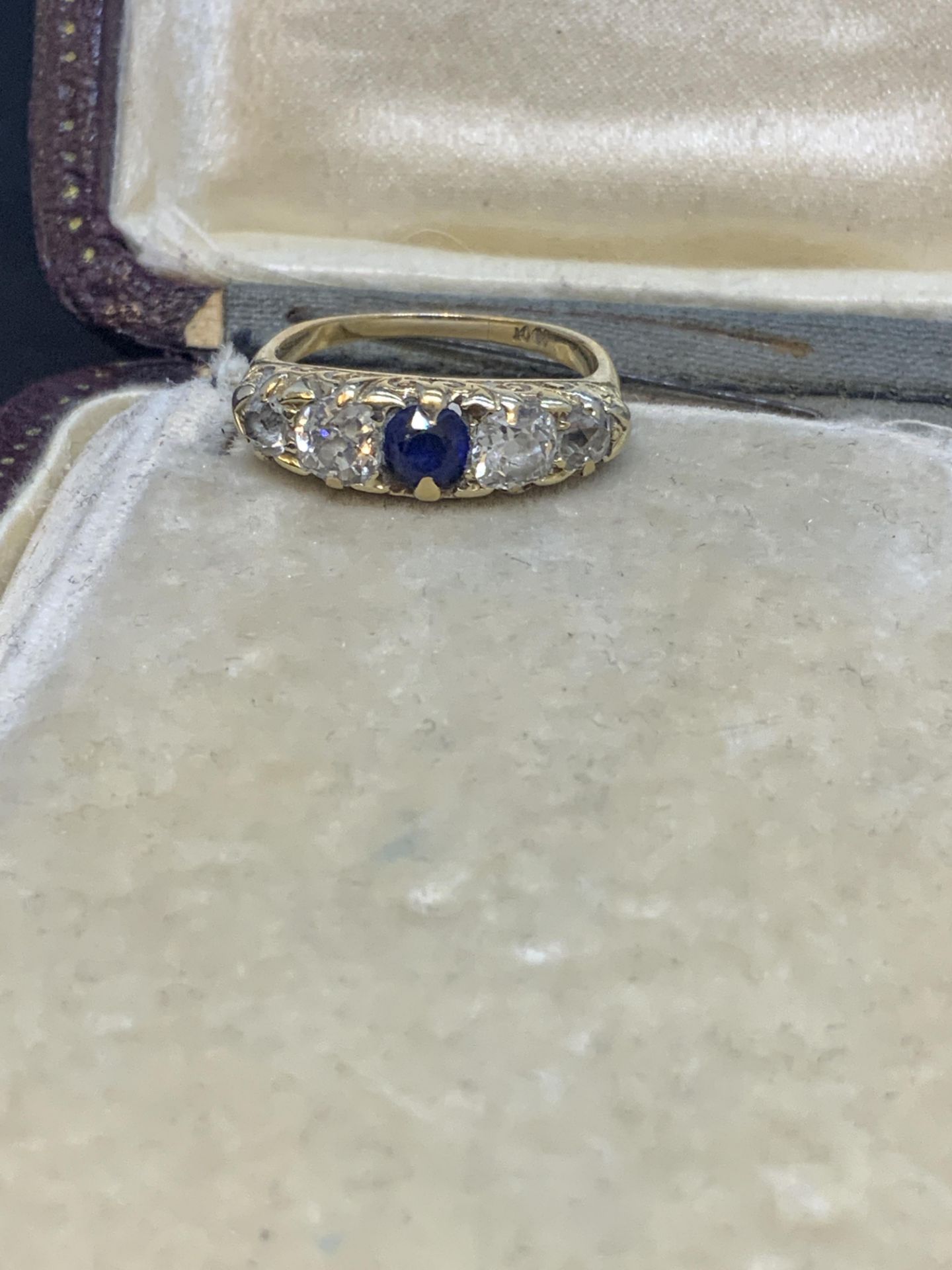 ANTIQUE 18ct GOLD 5 STONE 0.30ct BLUE SAPPHIRE & 0.80ct DIAMOND RING - Image 4 of 10