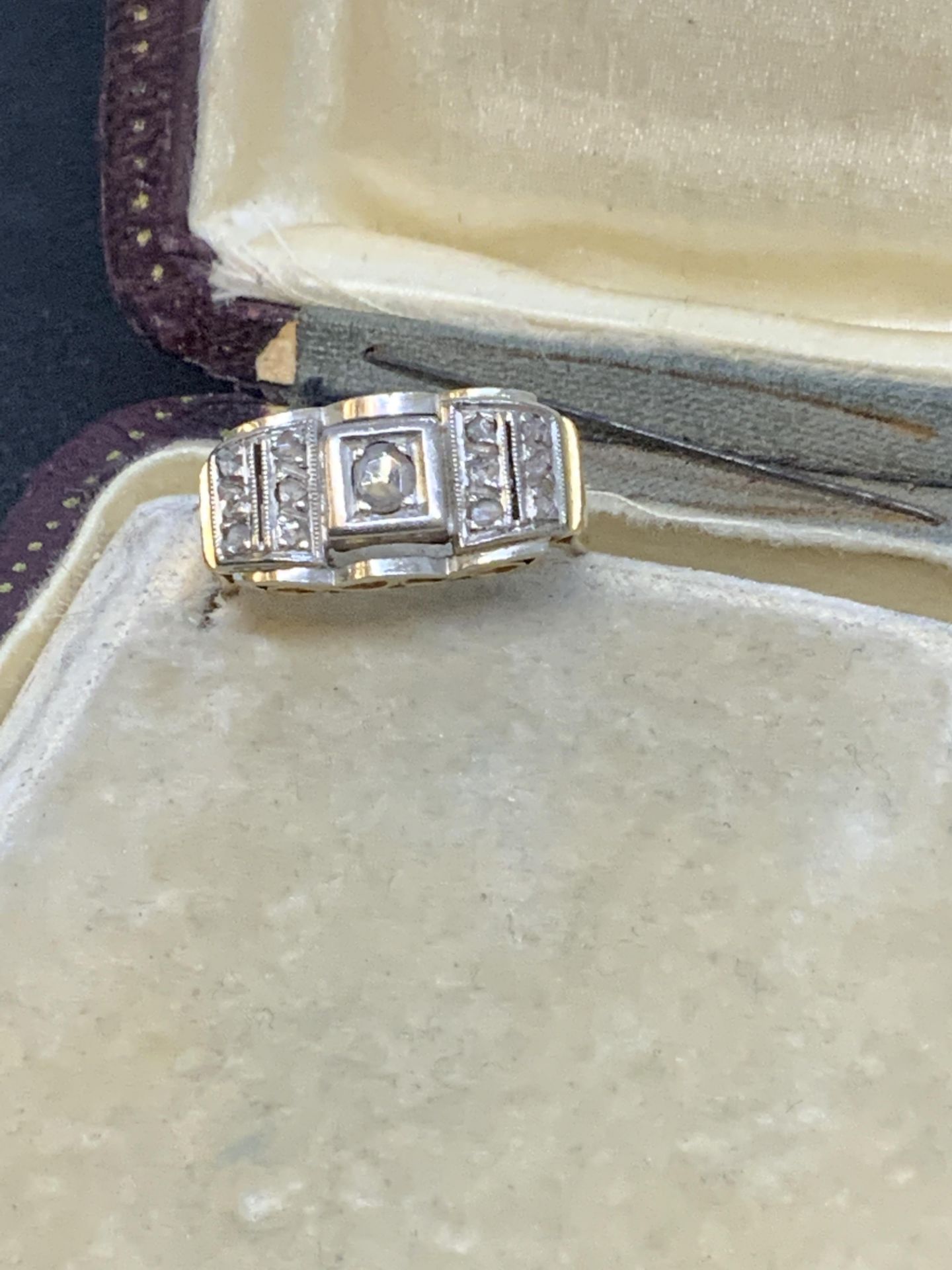 ANTIQUE 18ct GOLD DIAMOND RING - 5 GRAMS