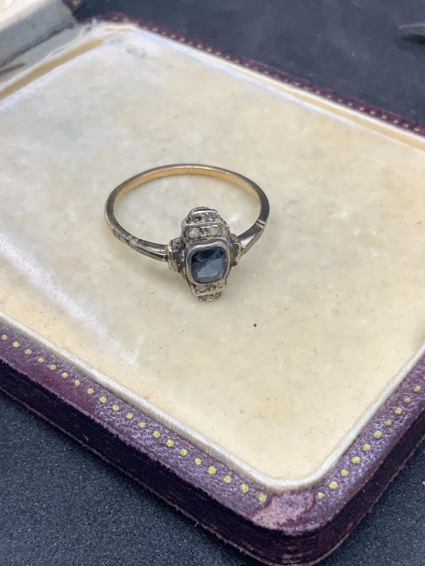 ANTIQUE SAPPHIRE & DIAMOND RING SET IN GOLD - Image 4 of 7