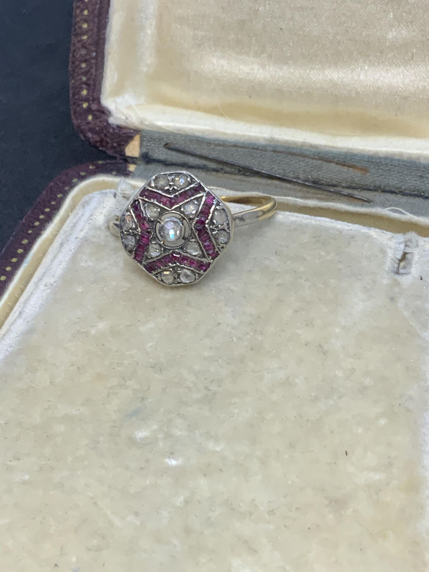 ANTIQUE RUBY & DIAMOND SET RING - Image 2 of 8
