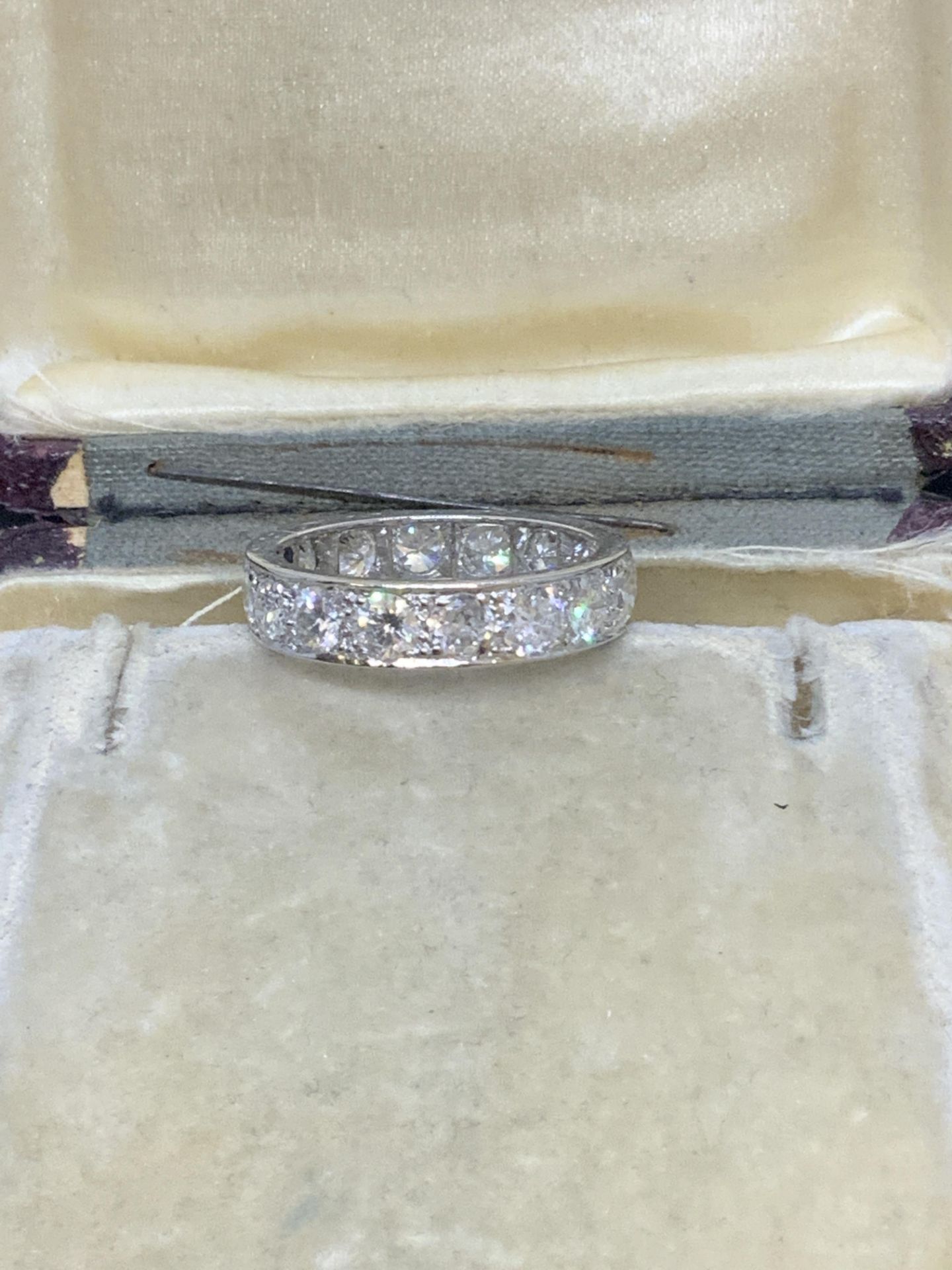 FINE VINTAGE 5.00ct APPROX DIAMOND FULL ETERNITY RING G/H COLOUR & VS-SI DIAMONDS - Image 5 of 10