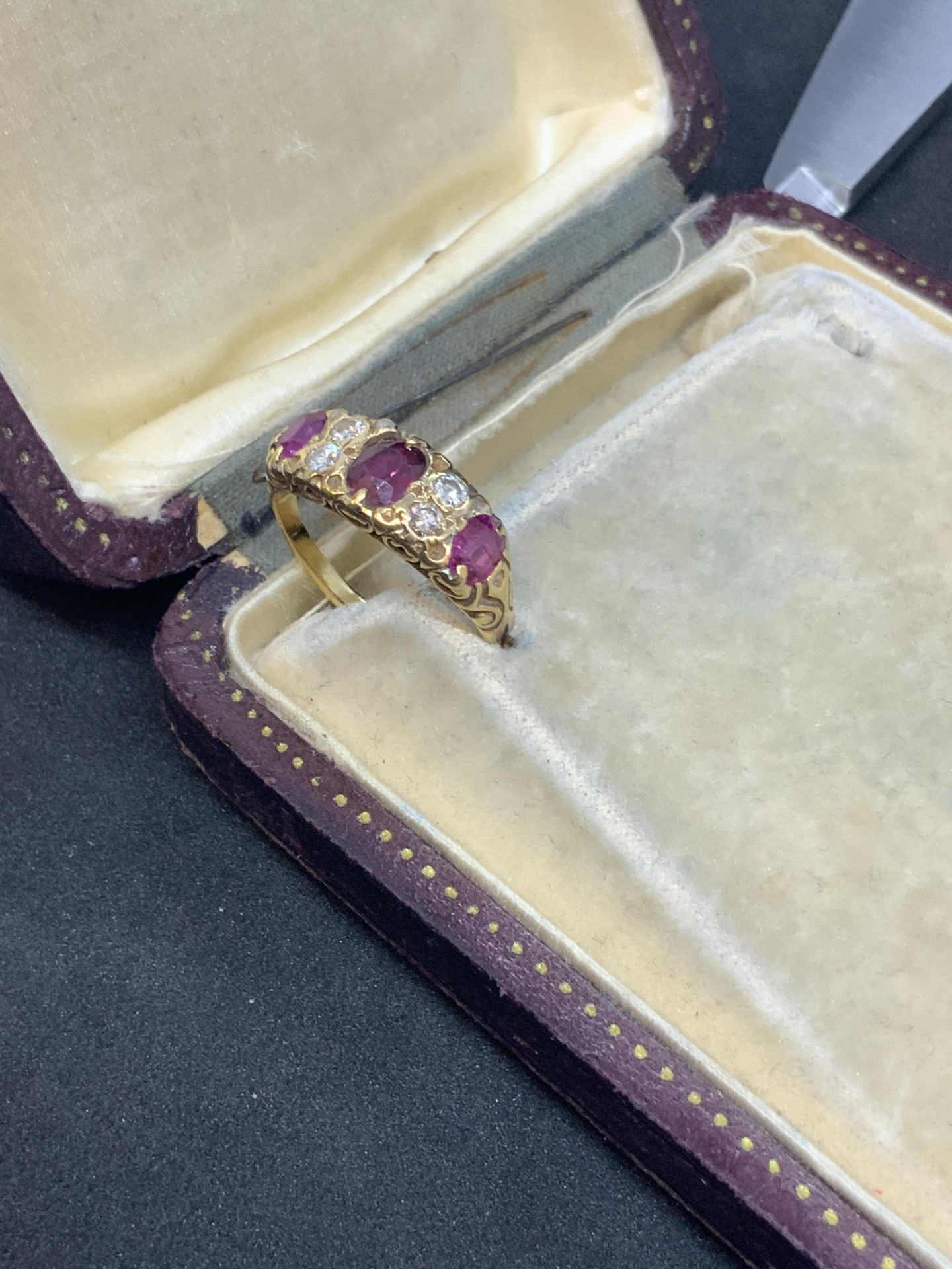 ANTIQUE 18ct GOLD RUBY & DIAMOND SET RING - Image 7 of 9