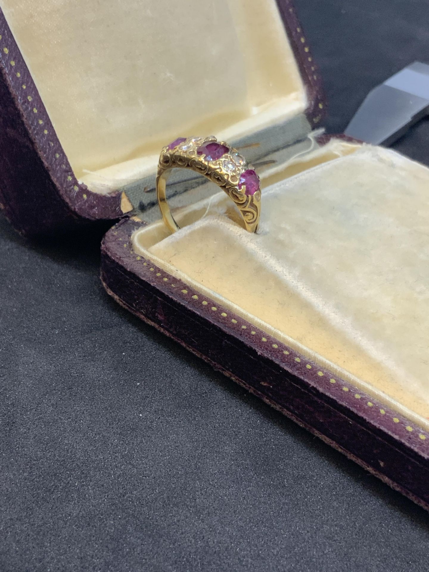 ANTIQUE 18ct GOLD RUBY & DIAMOND SET RING - Image 8 of 9