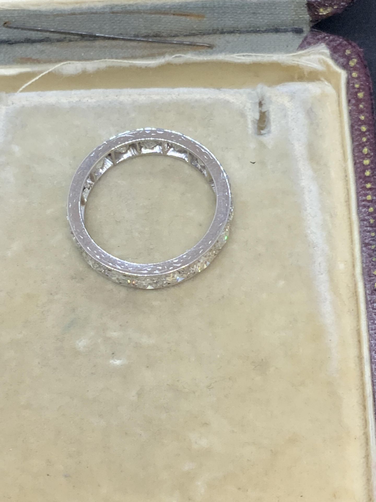 FINE VINTAGE 5.00ct APPROX DIAMOND FULL ETERNITY RING G/H COLOUR & VS-SI DIAMONDS - Image 4 of 10